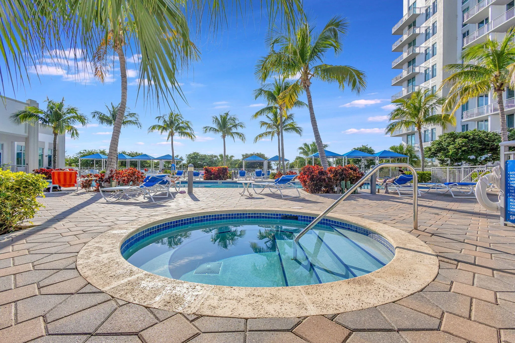 33-Jacuzzi Condo West Palm Beach.jpg