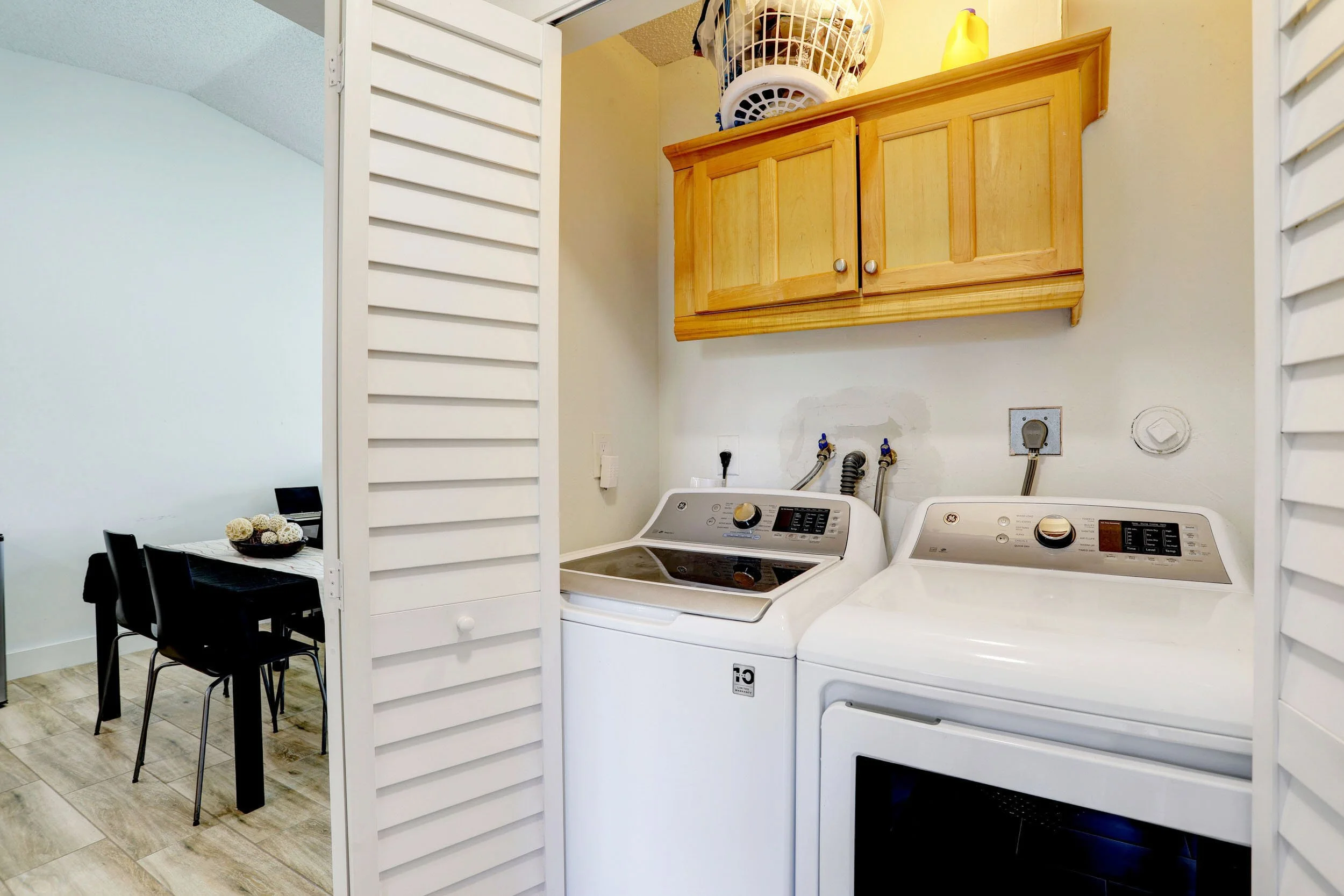 30-Laundry Closet.jpg