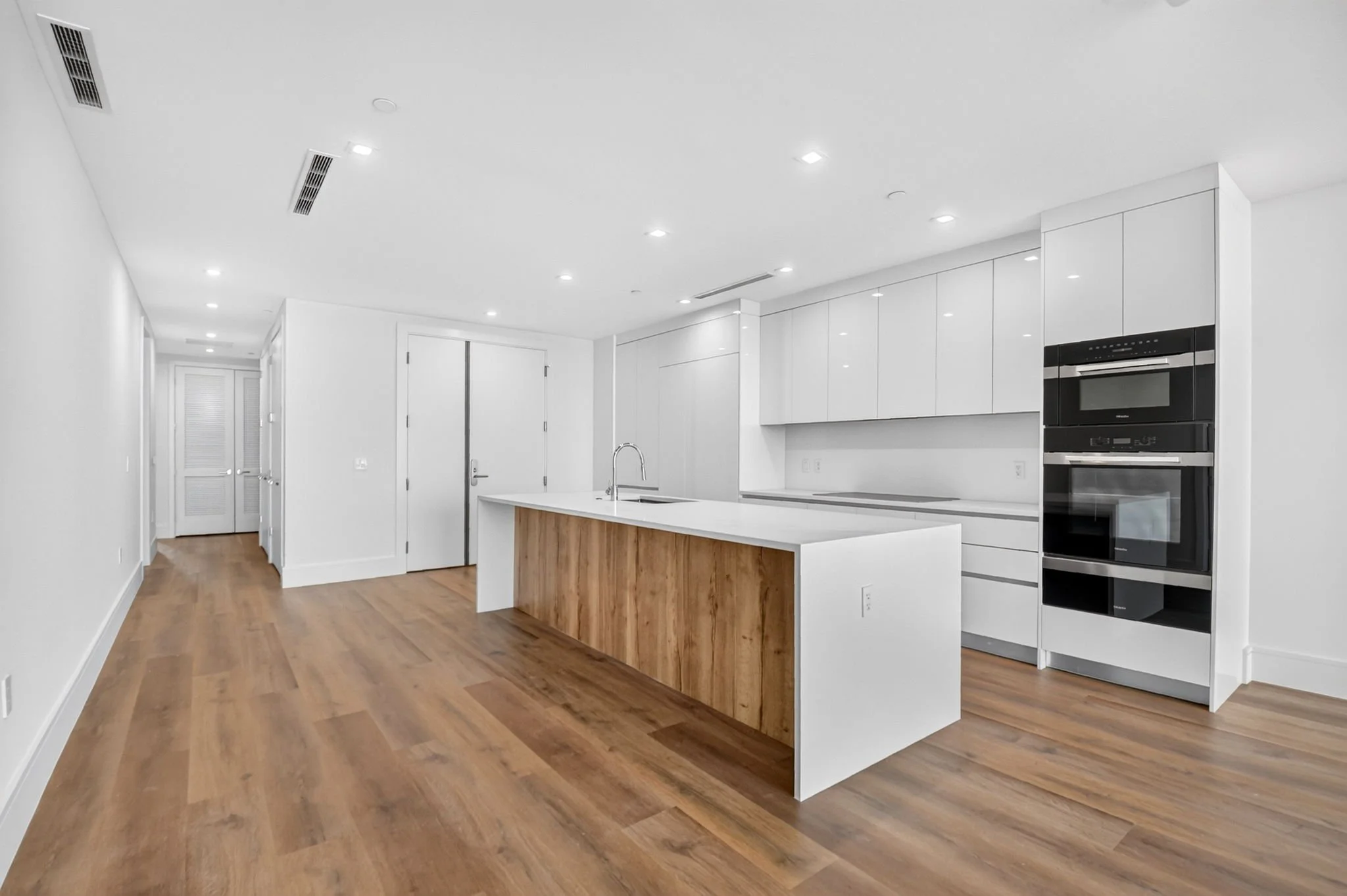 31-Kitchen-220 Lake Shore Dr 1506.jpg