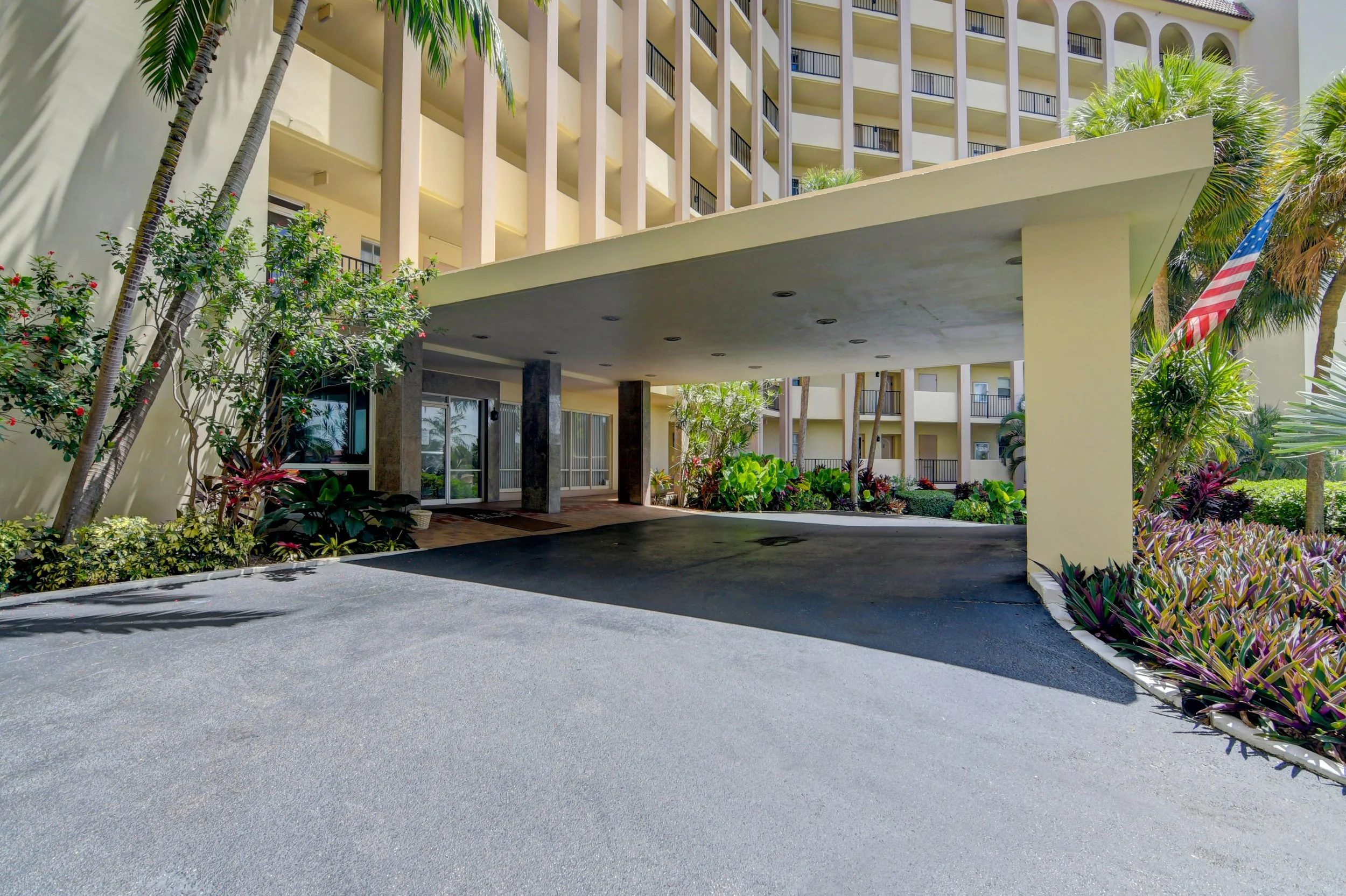 109-Palm Beach-La Bonne Vie-Entrance.jpeg