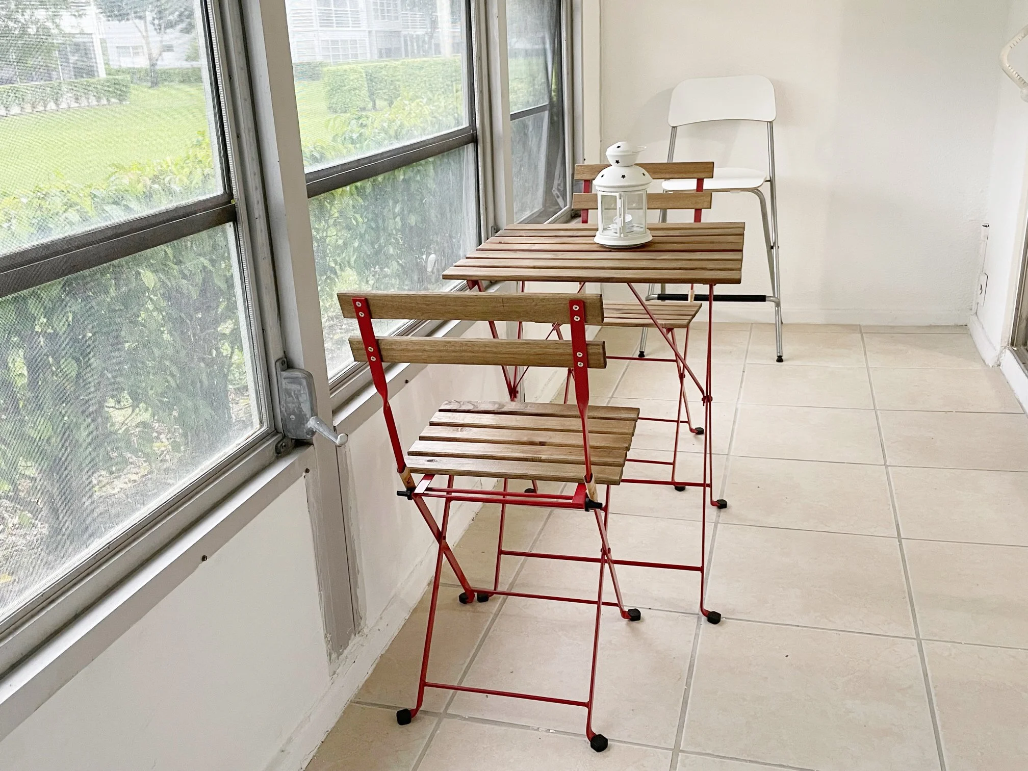 19-Enclosed Patio.jpg