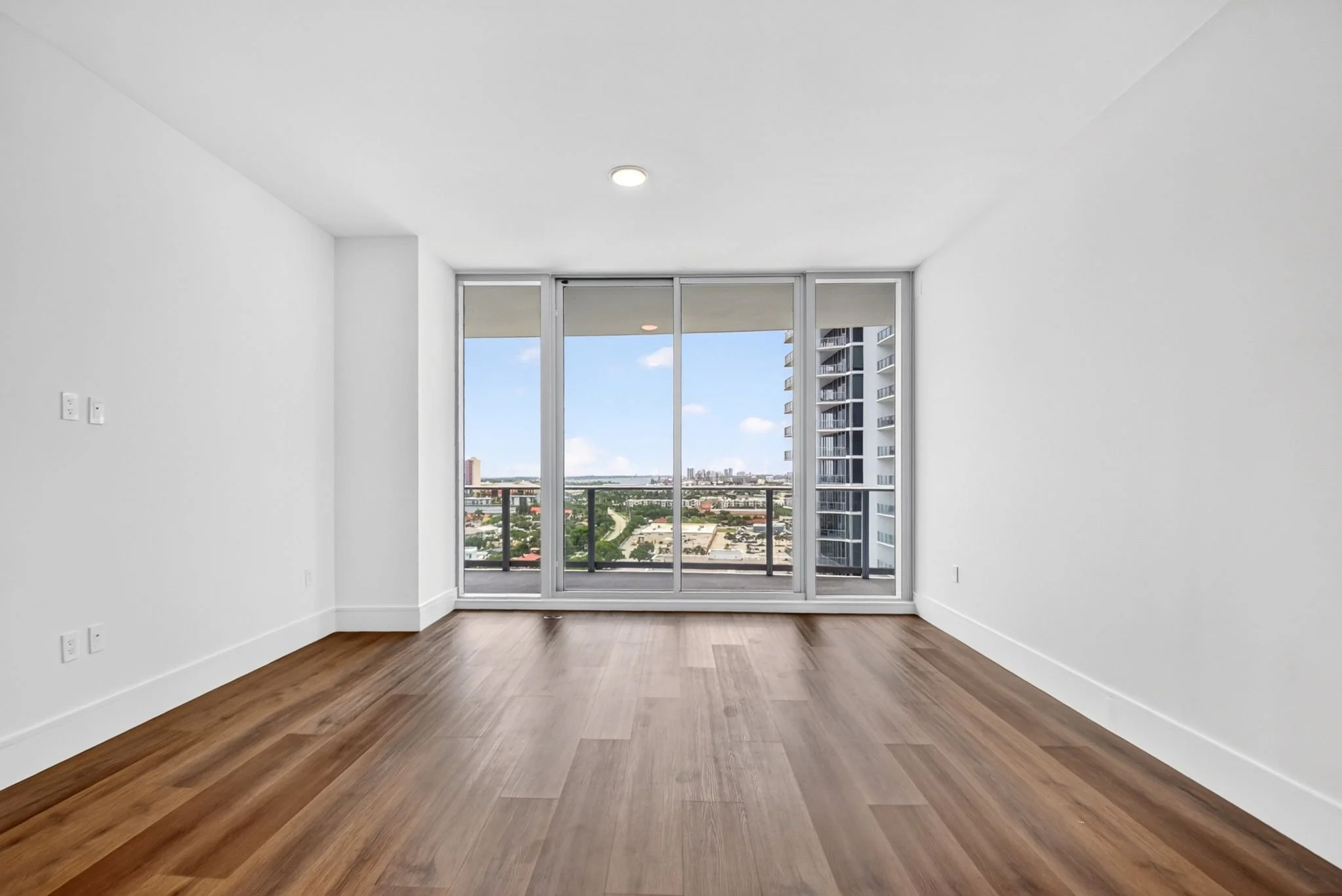 13-Living Area-220 Lake Shore Dr 1511.jpg