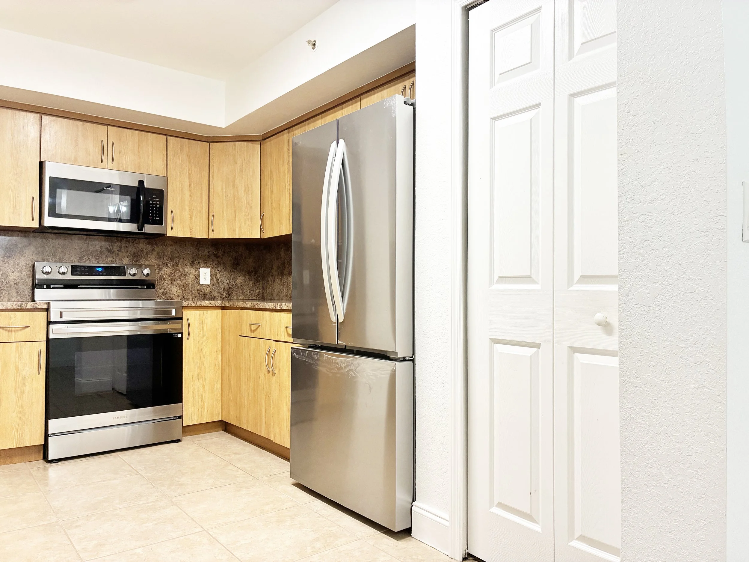 25-Kitchen.jpeg