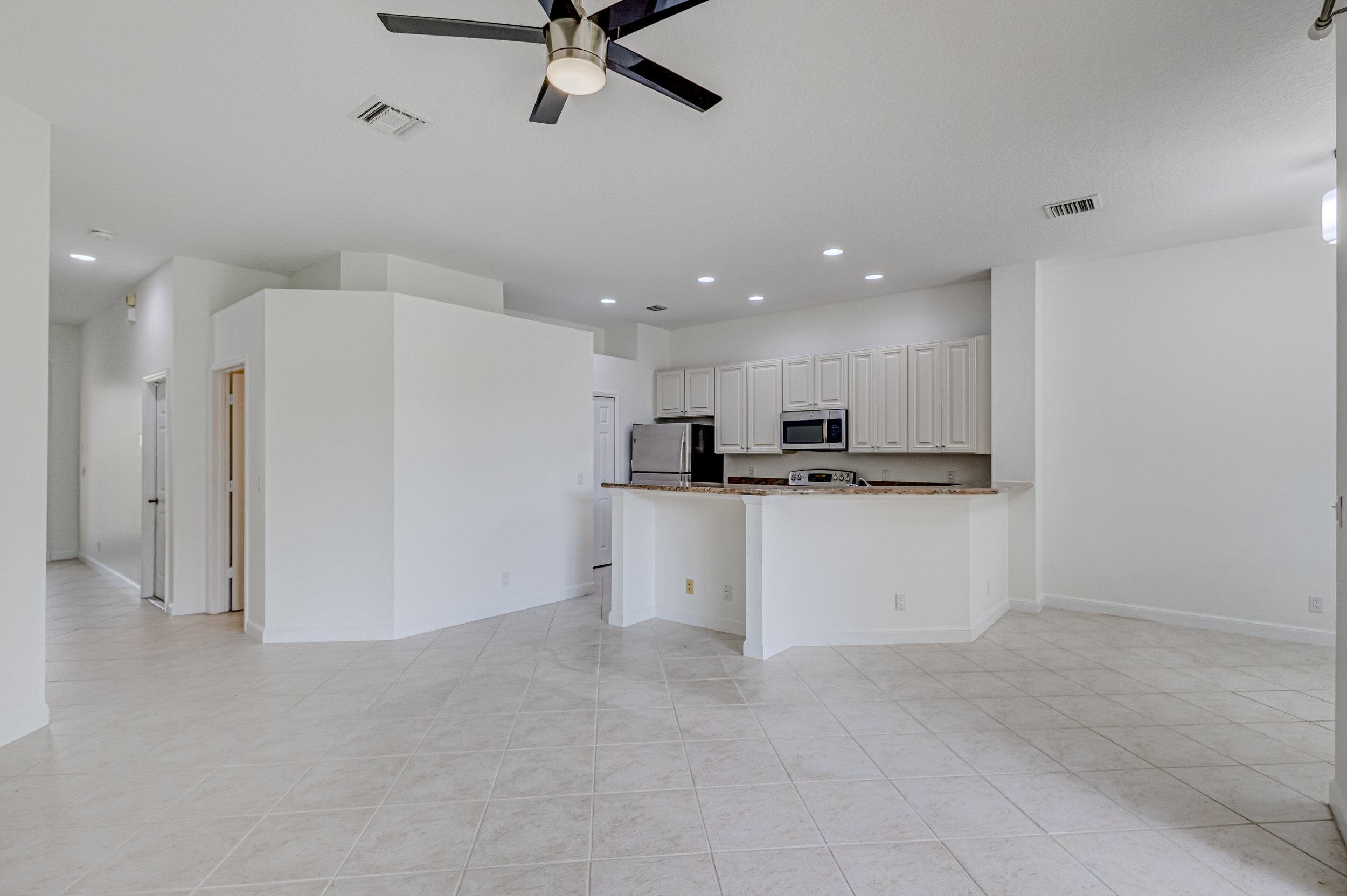 10-Living room - Kitchen.jpg
