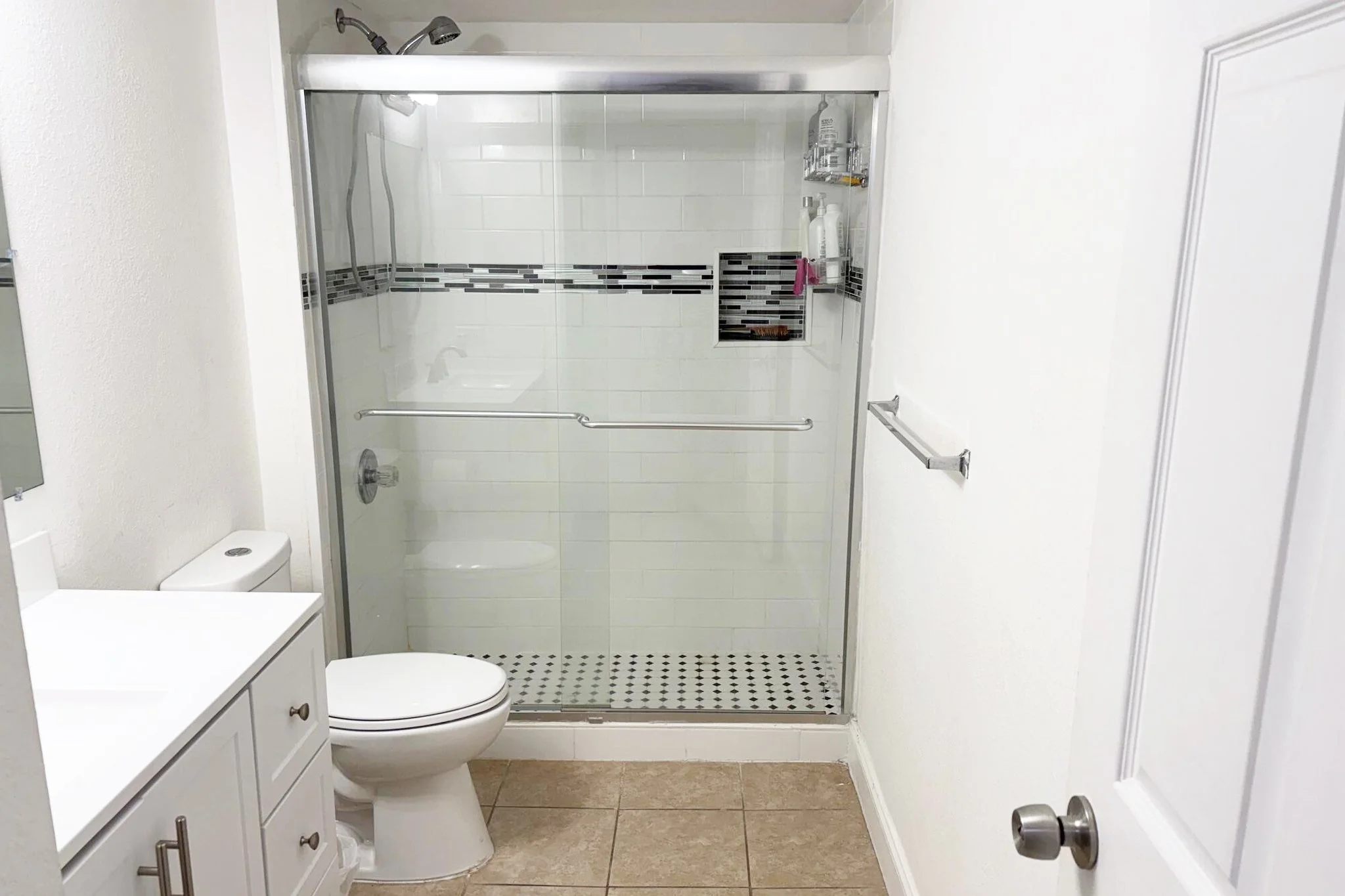 15-Bathroom.jpg