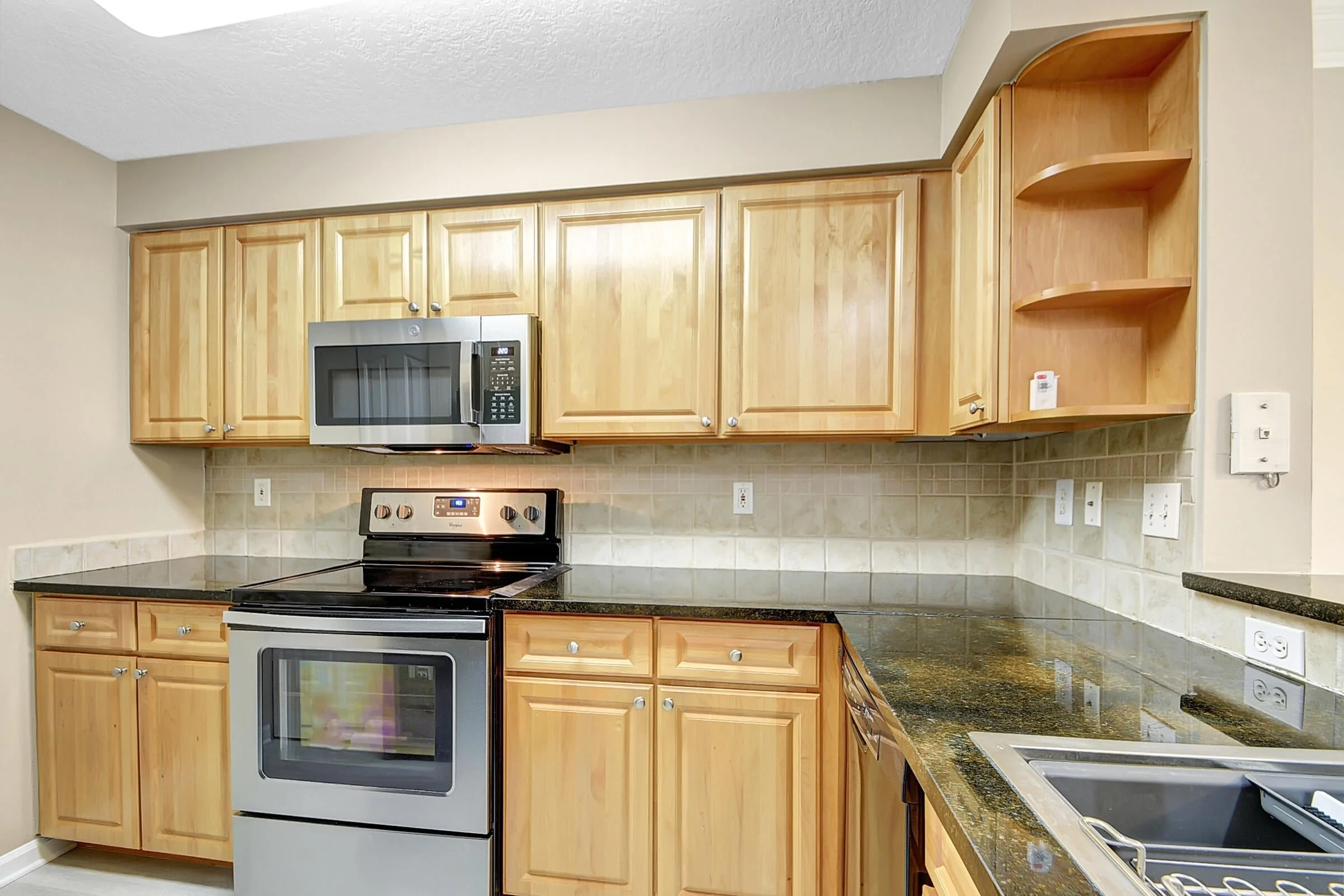 6-Kitchen.jpg