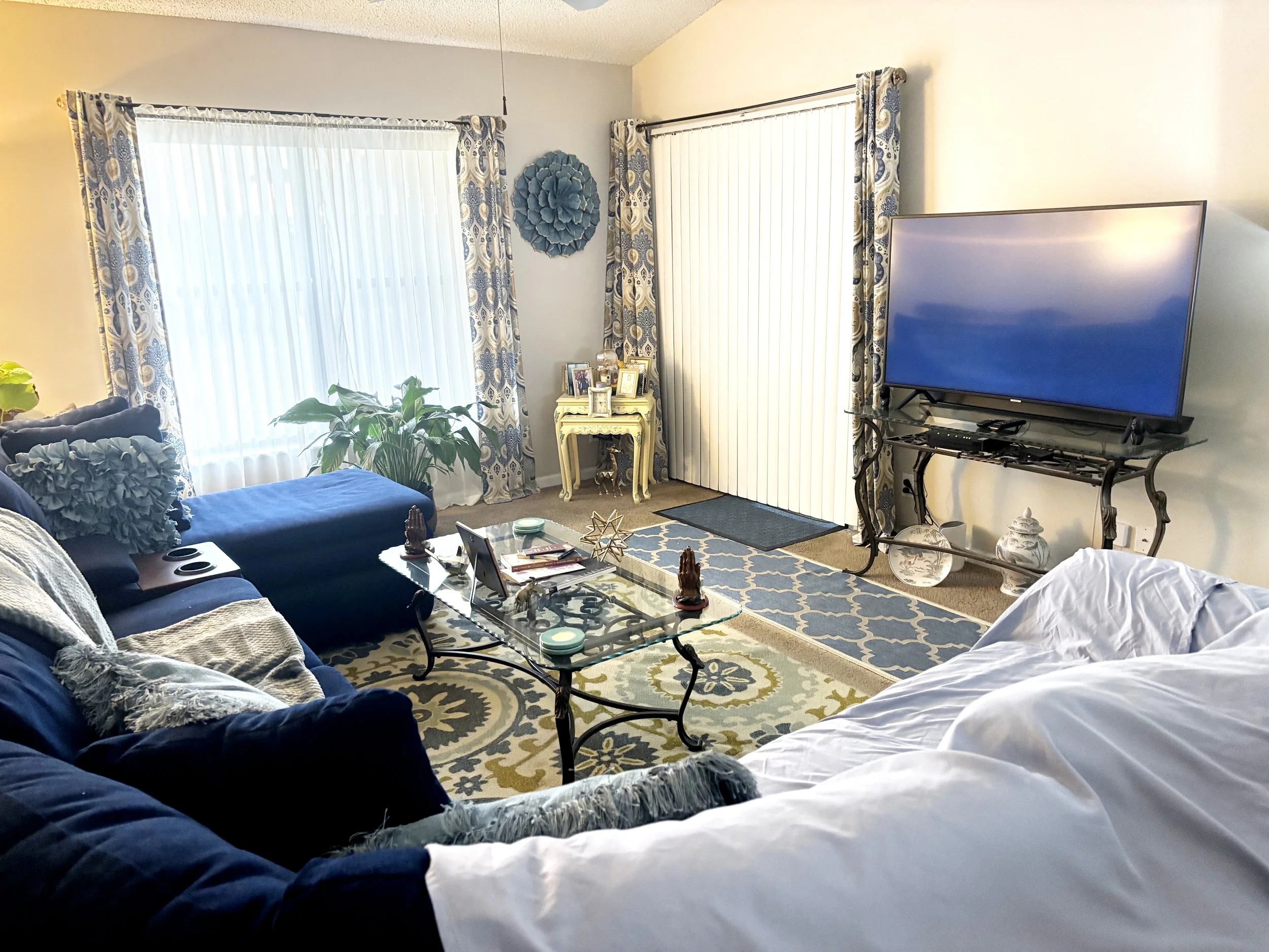 11-Living Room.jpg