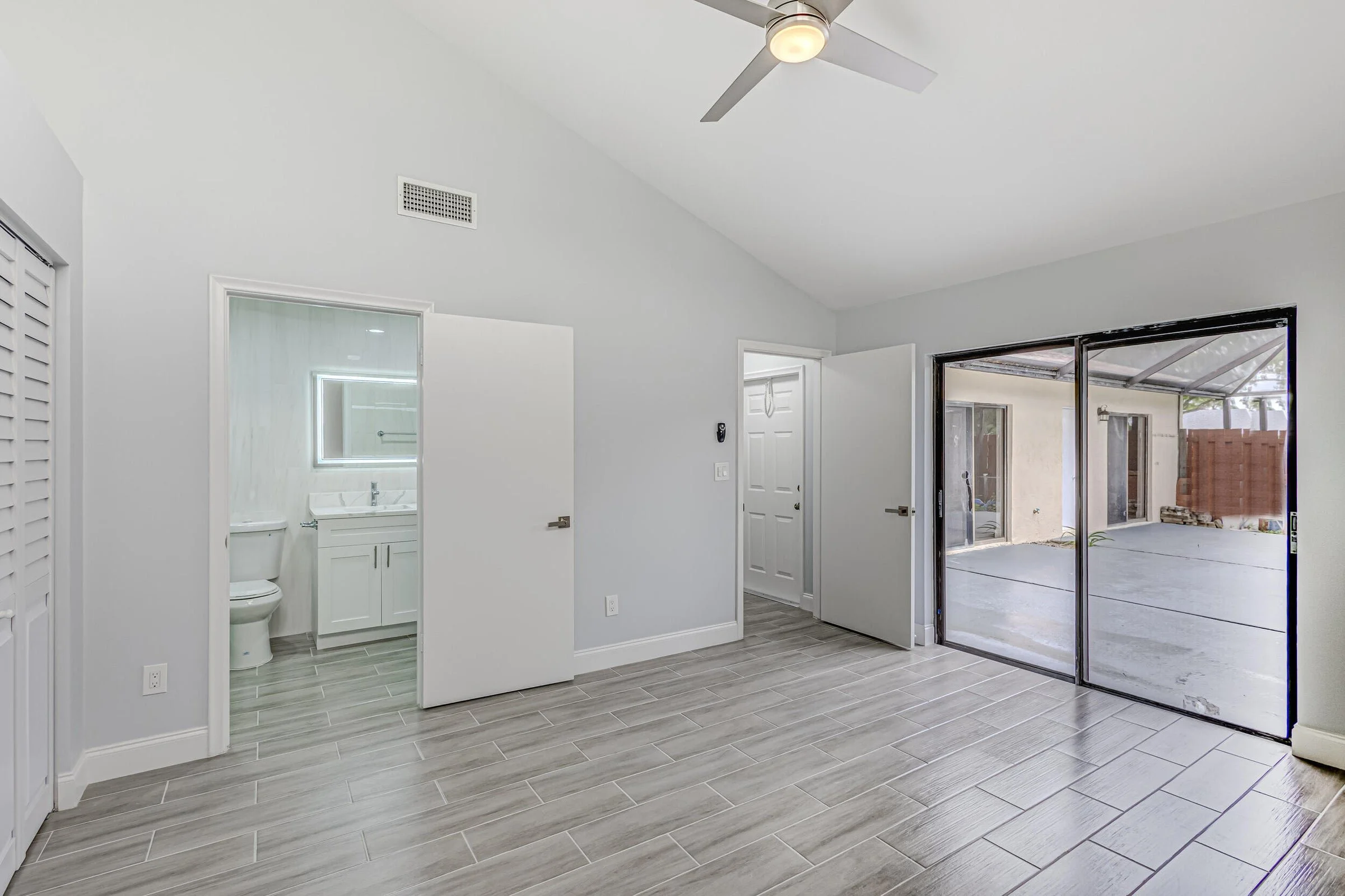 15-Master Bedroom.jpg