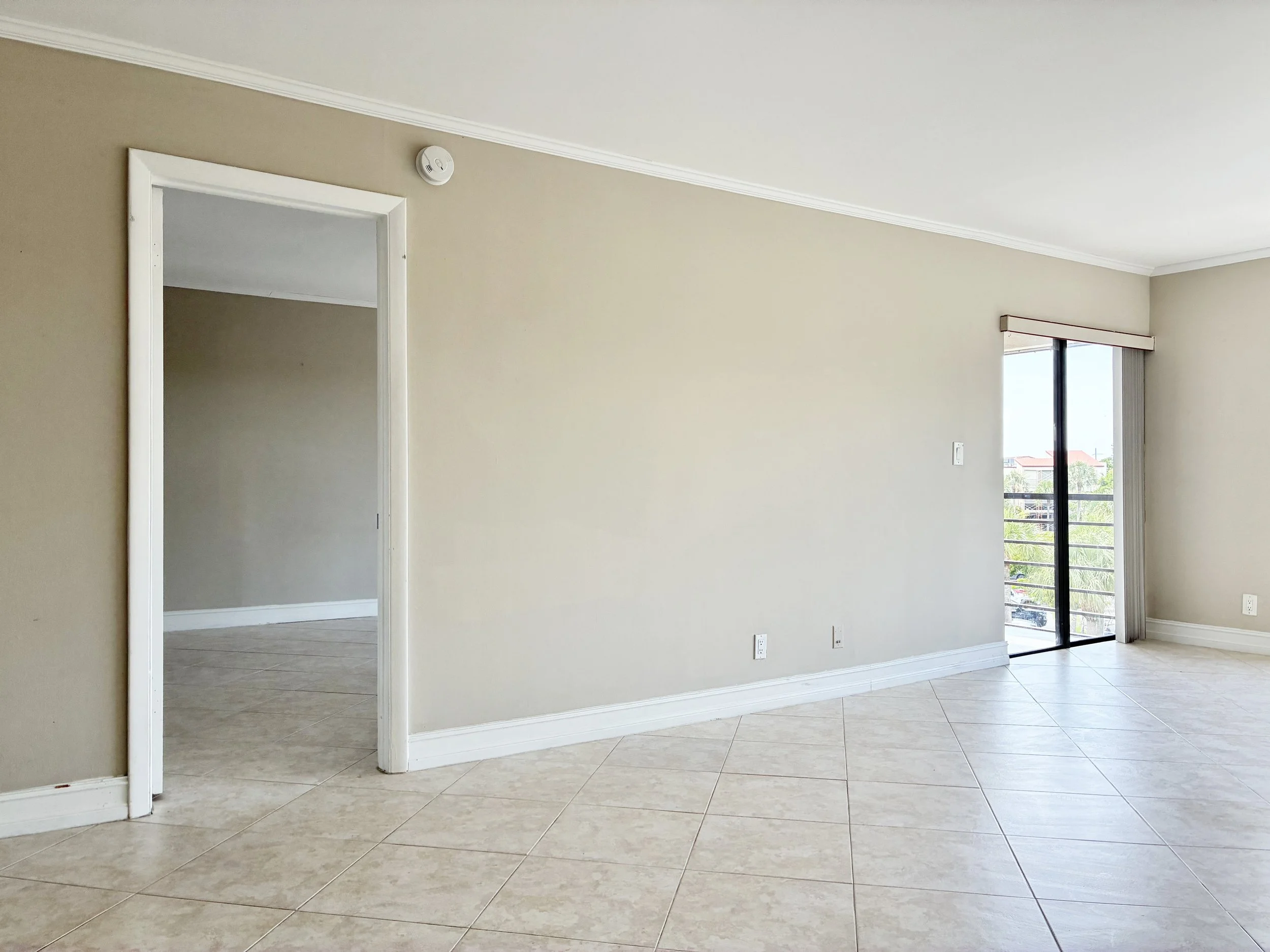 31-Living Area.jpg