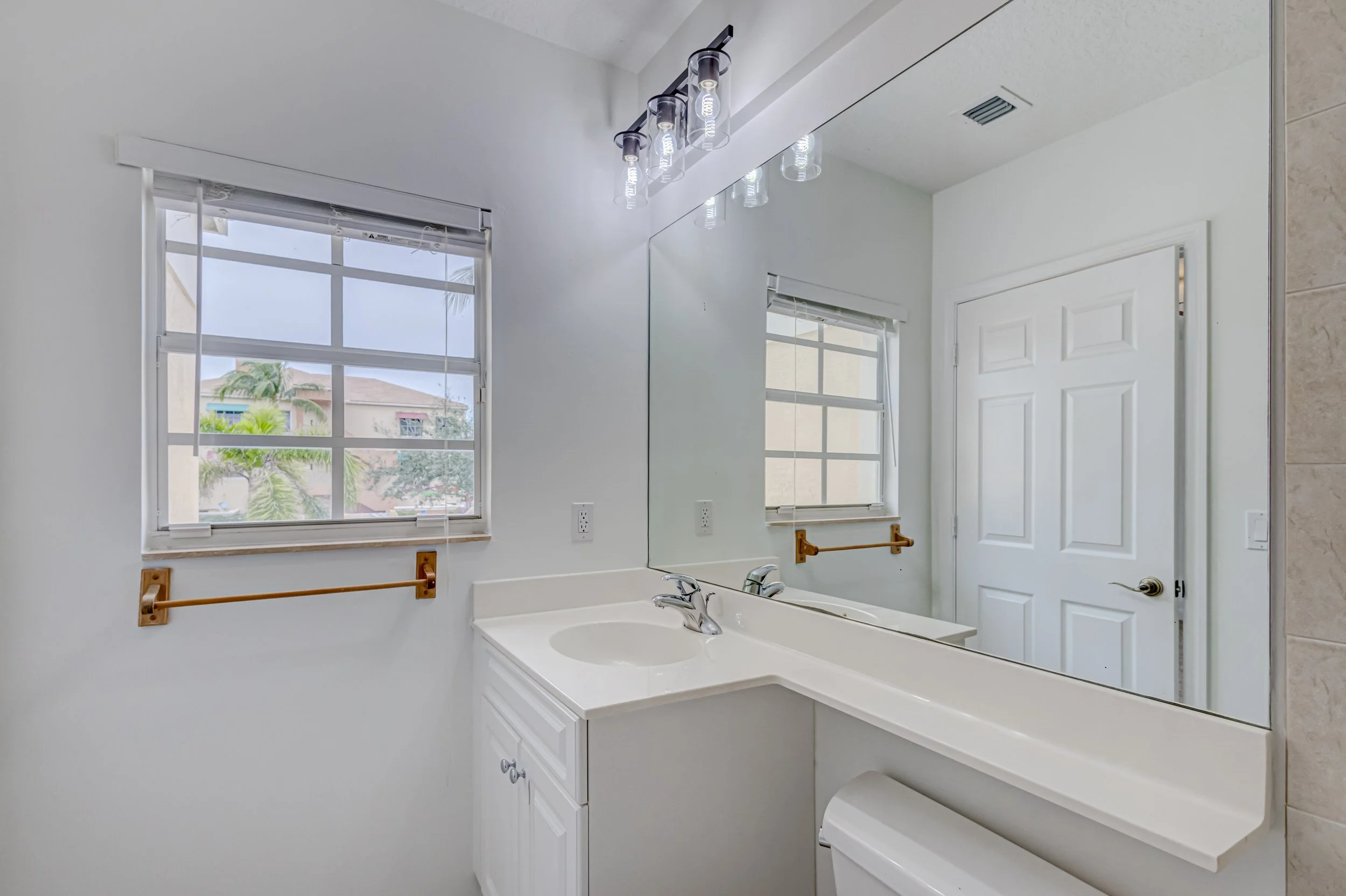 44-Second Bathroom.jpg