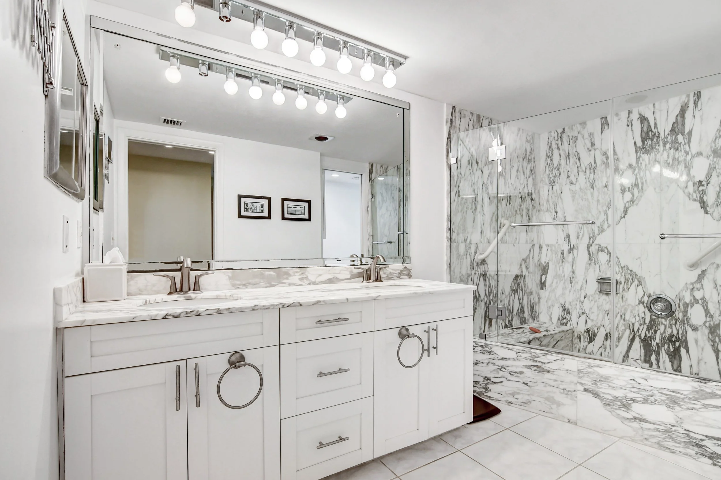 34-South Florida Condo On The Beach.jpeg