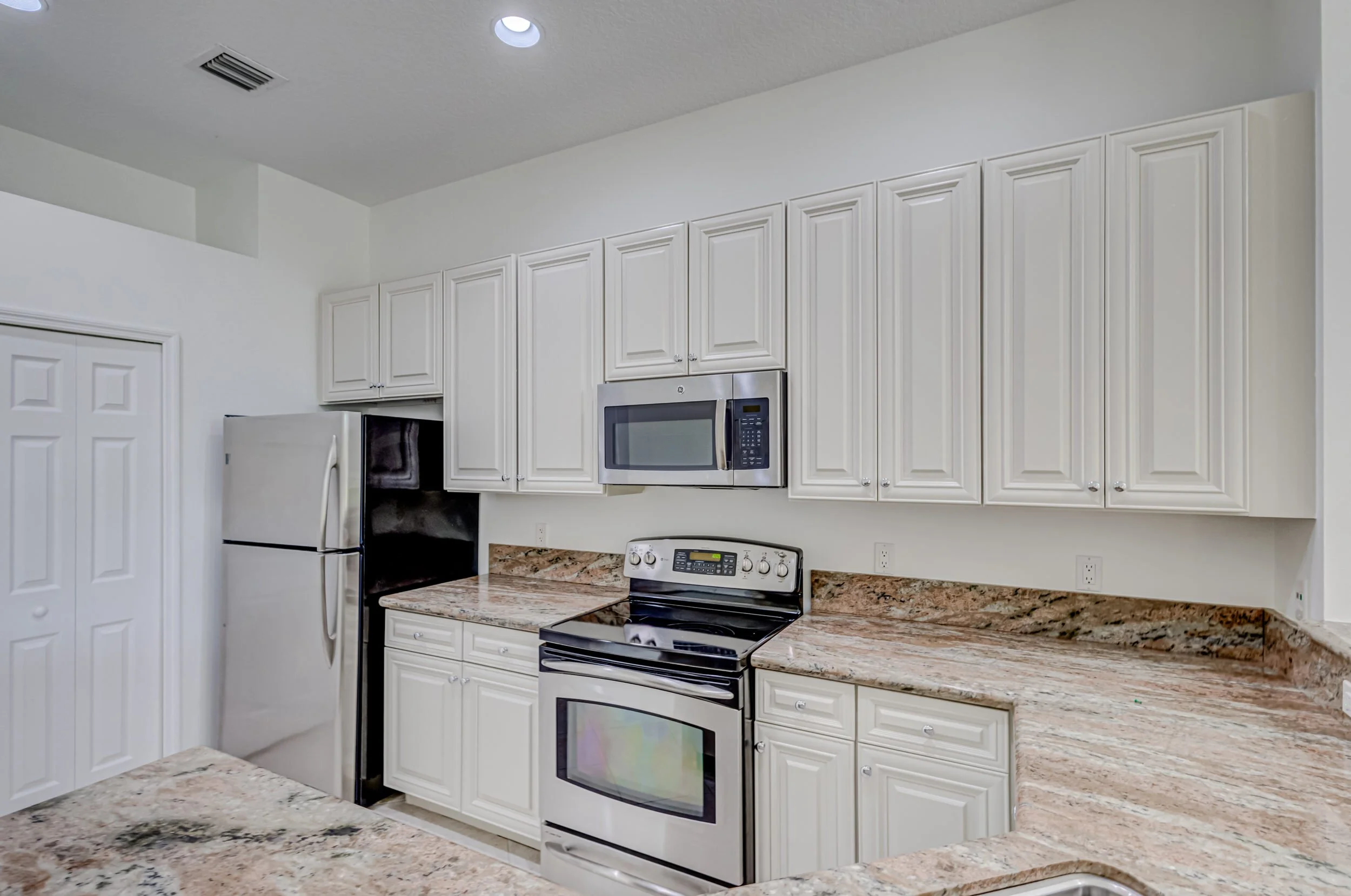 17-Kitchen.jpg