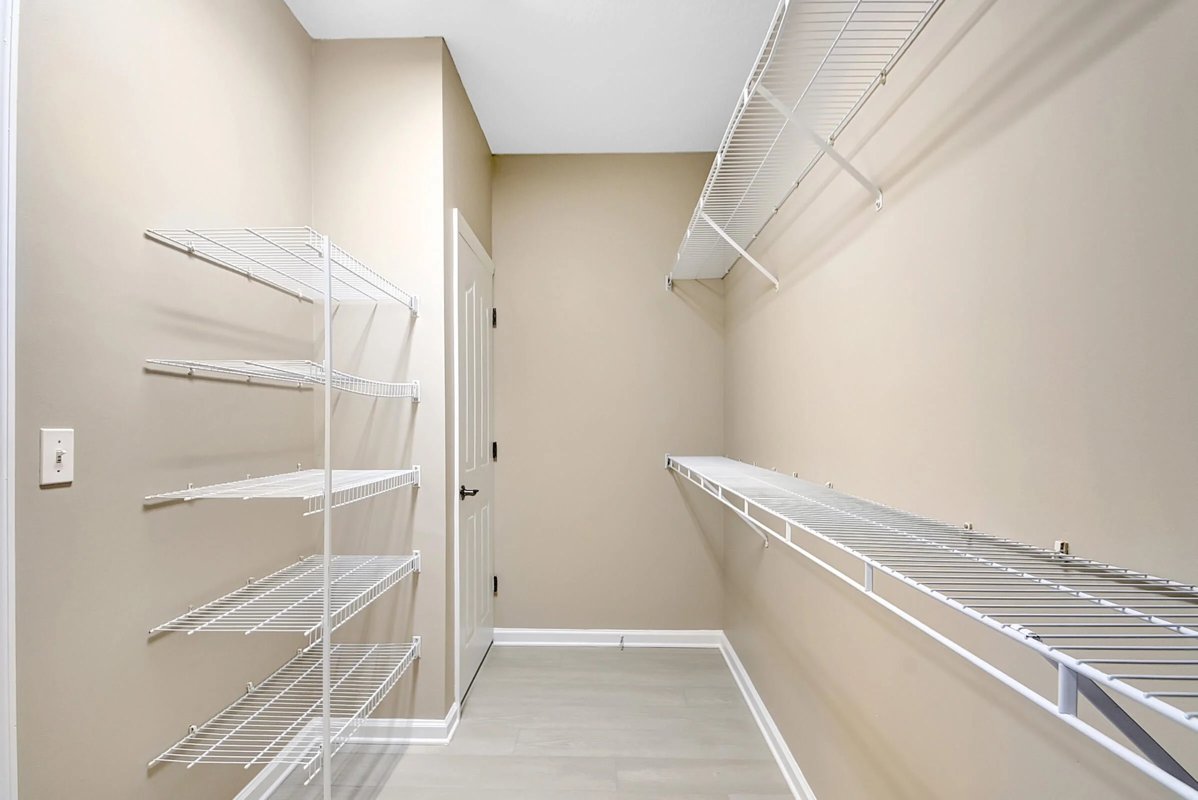 23-Walking Closet.jpg