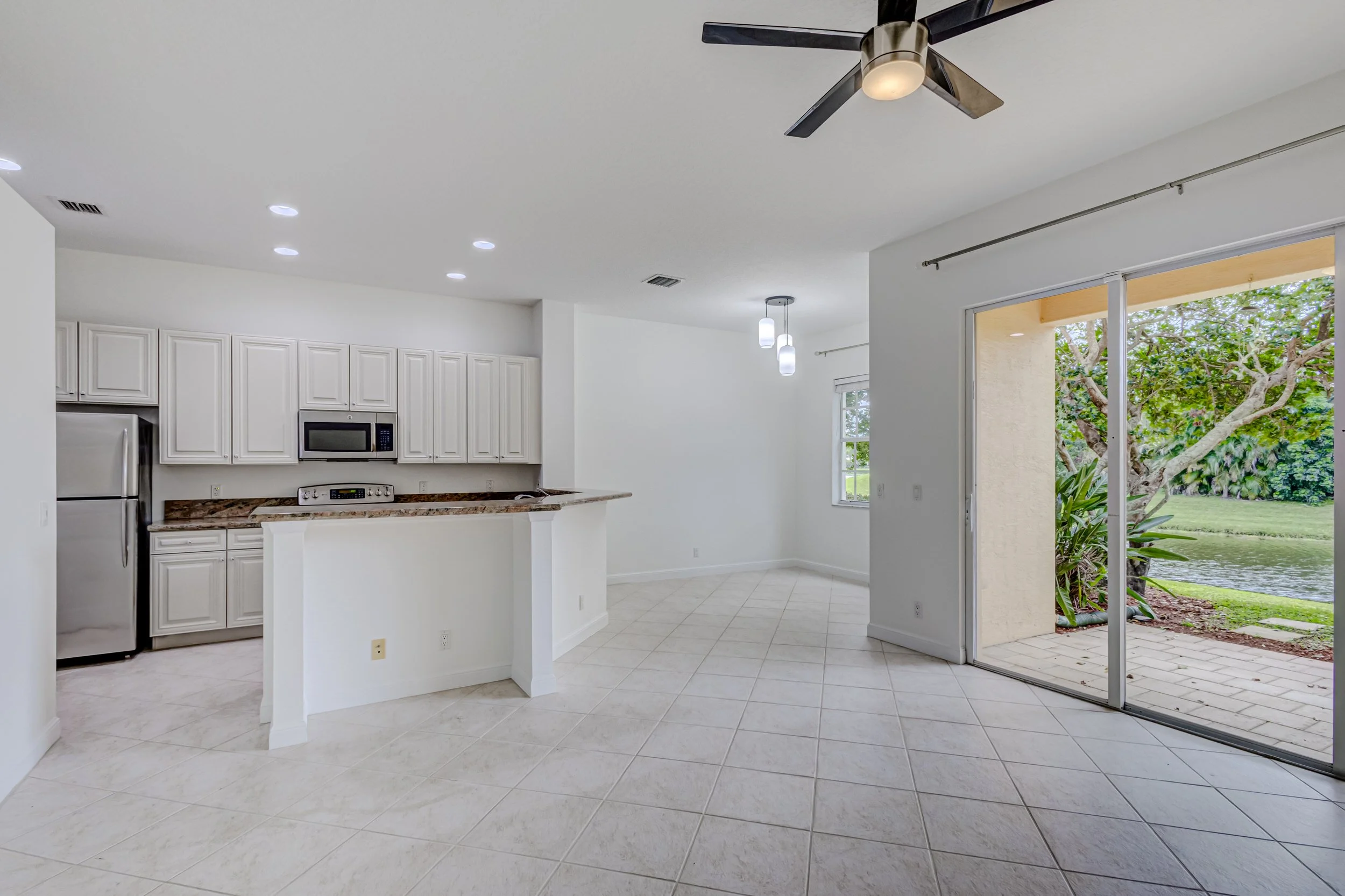 11-Living room - Kitchen.jpg