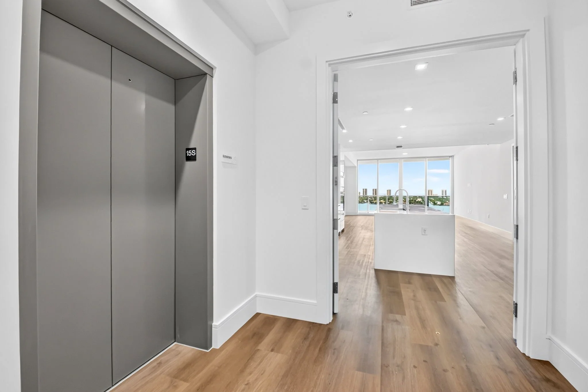 10-Entrance-220 Lake Shore Dr 1506.jpg
