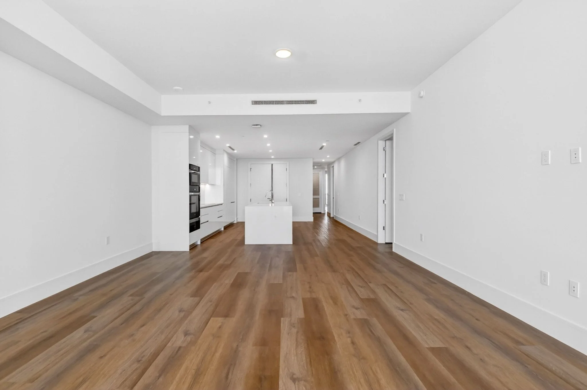 23-Living room and kitchen.jpg