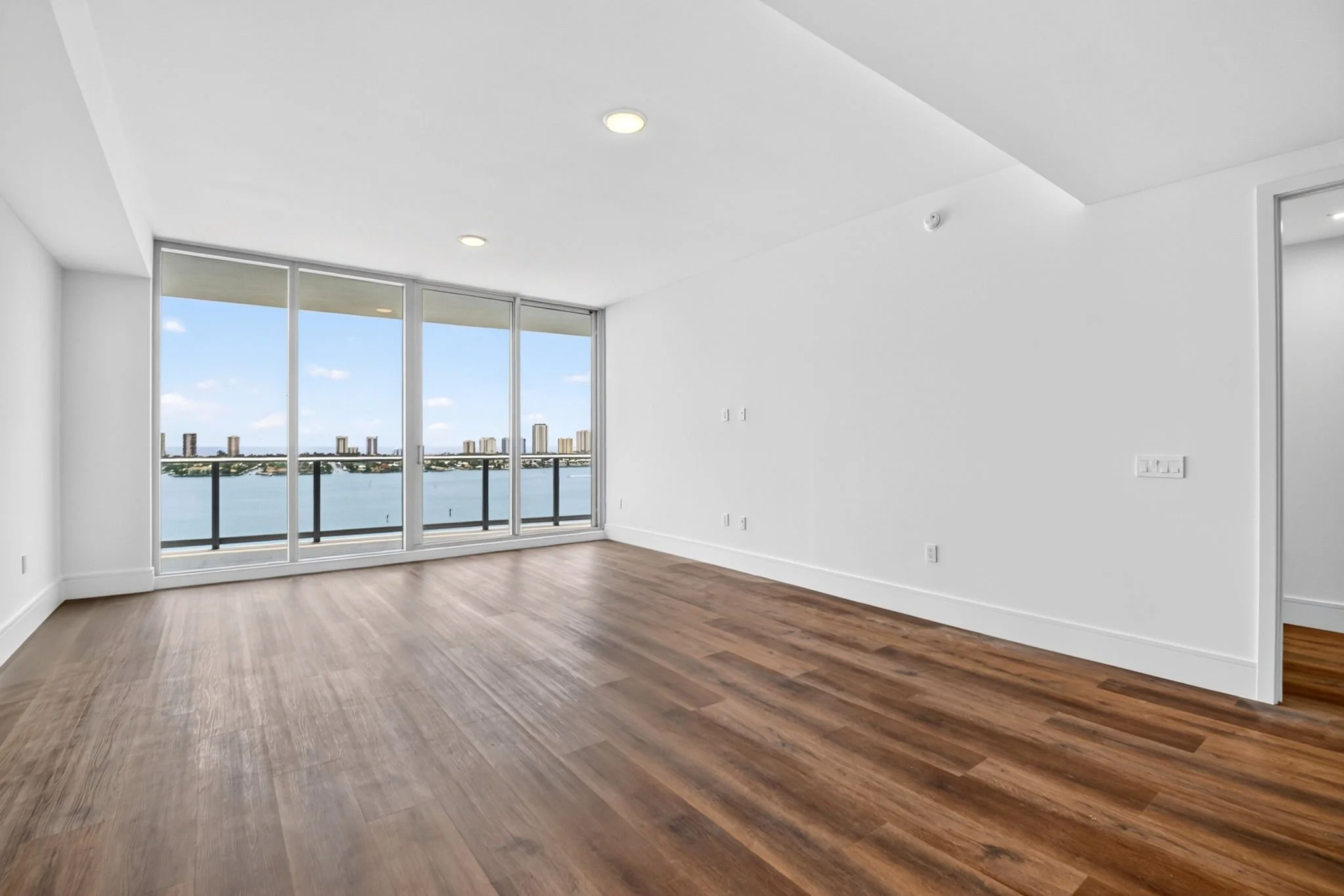 41-Living Area-220 Lake Shore Dr 1506.jpg