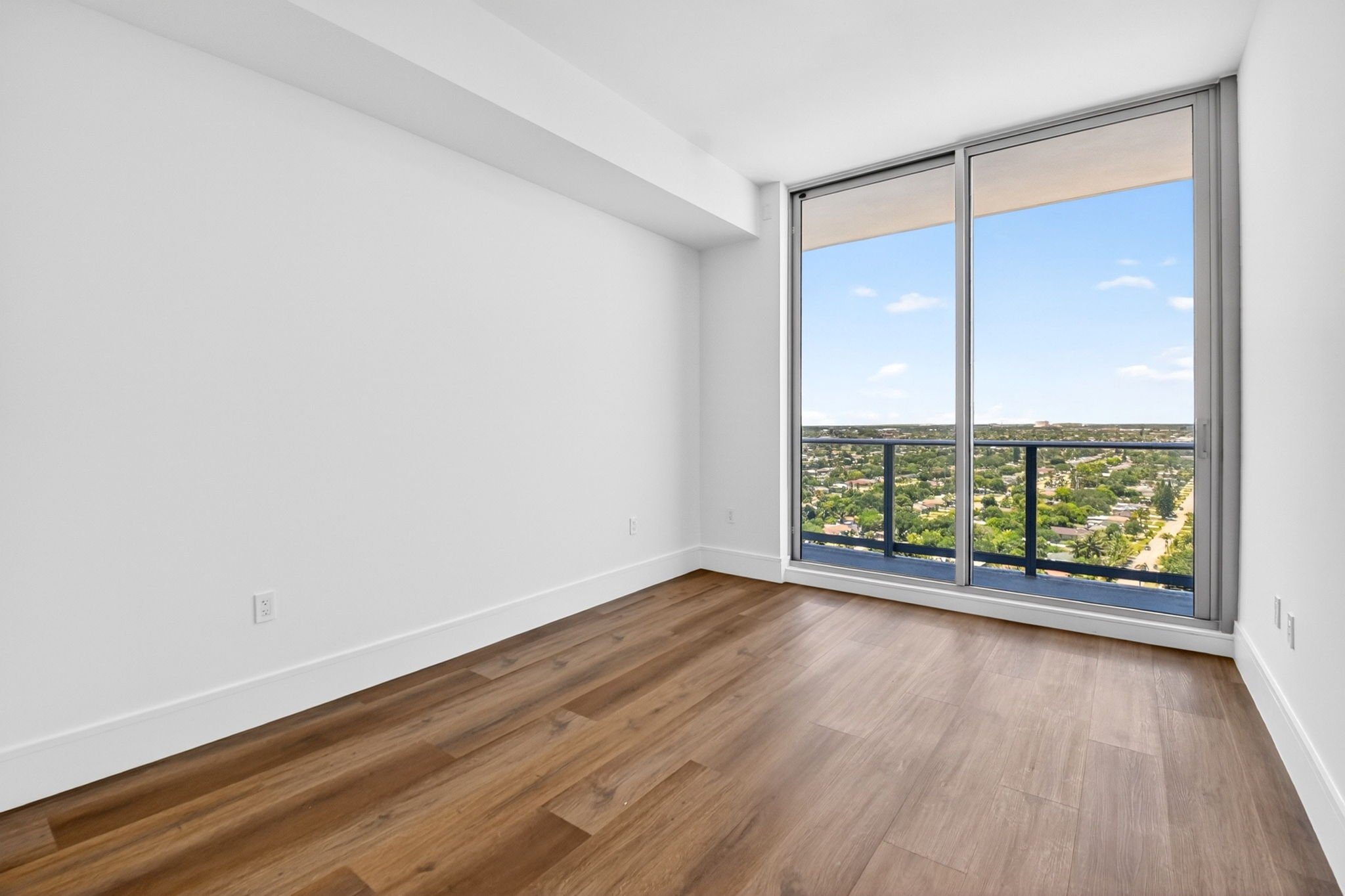 71-Third bedroom with en suite bathroom.jpg