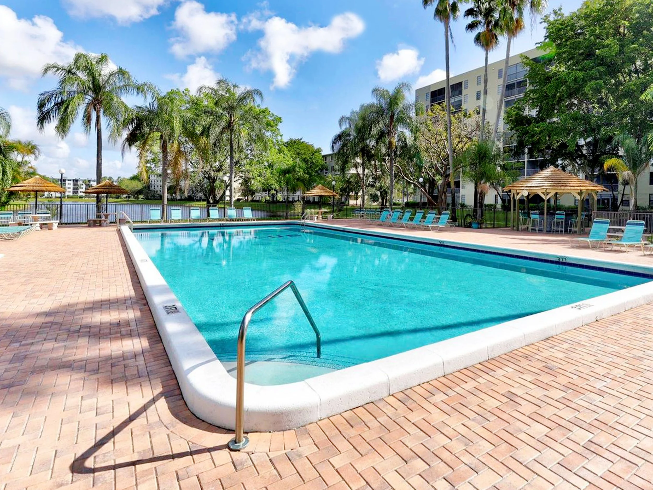 129-Community Pool.jpg