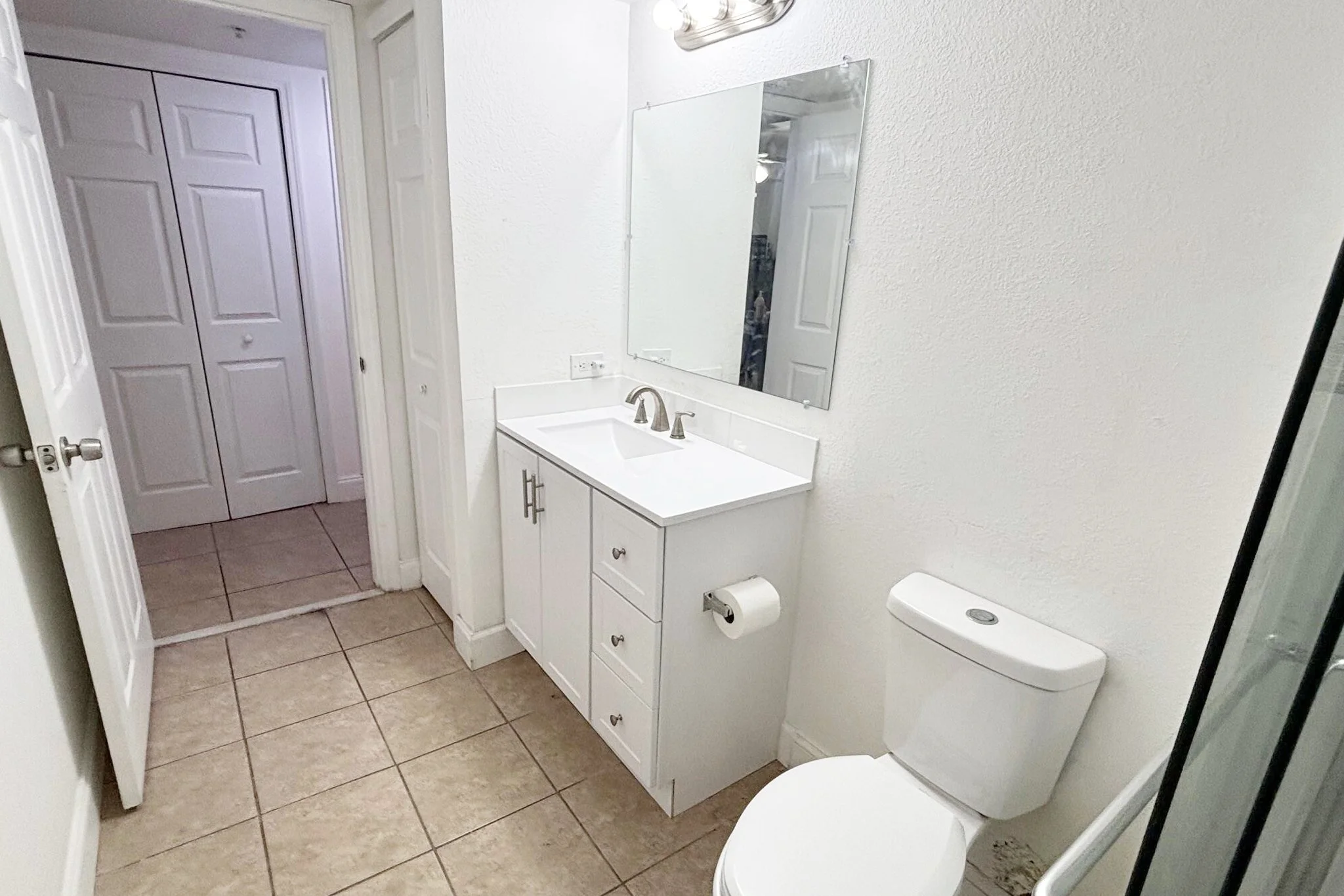 16-Bathroom.jpg