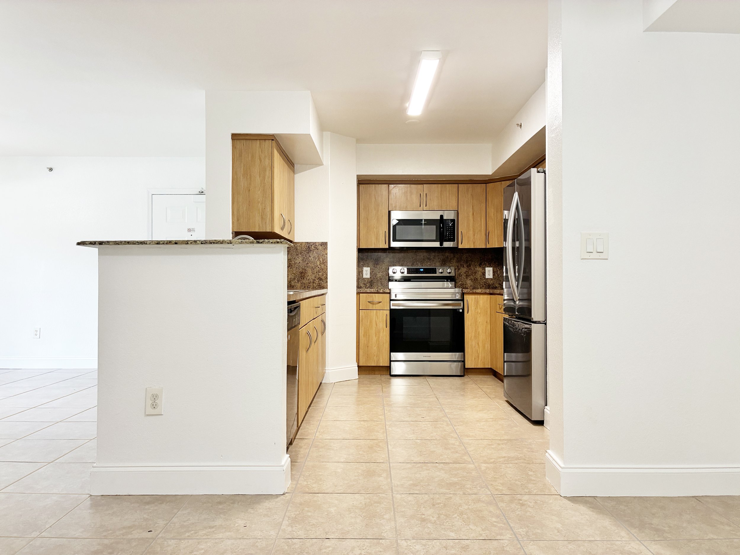 23-Kitchen.jpeg