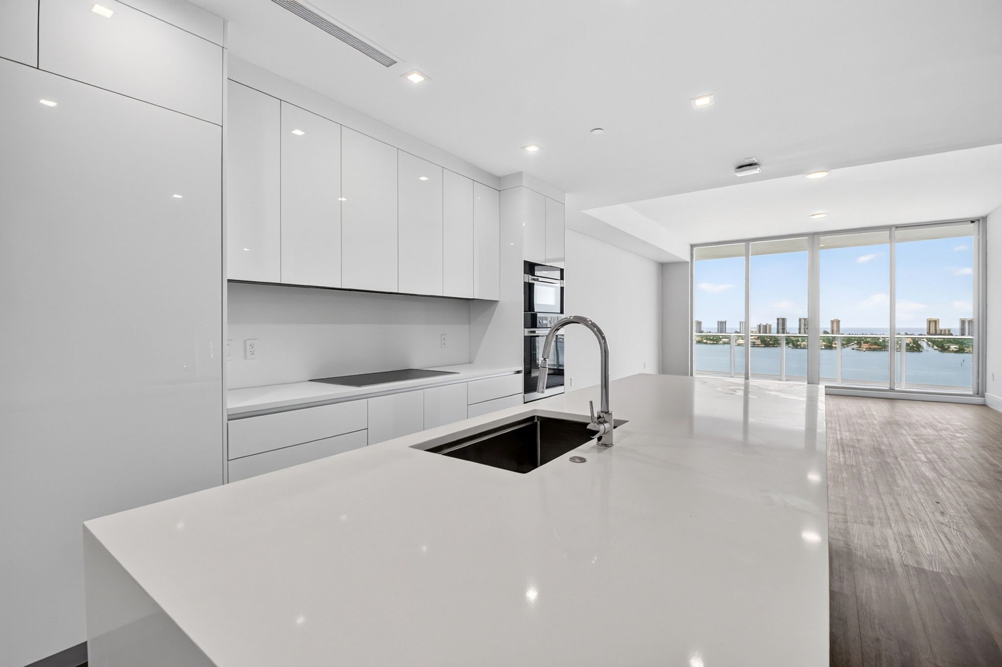 37-Kitchen-220 Lake Shore Dr 1506.jpg