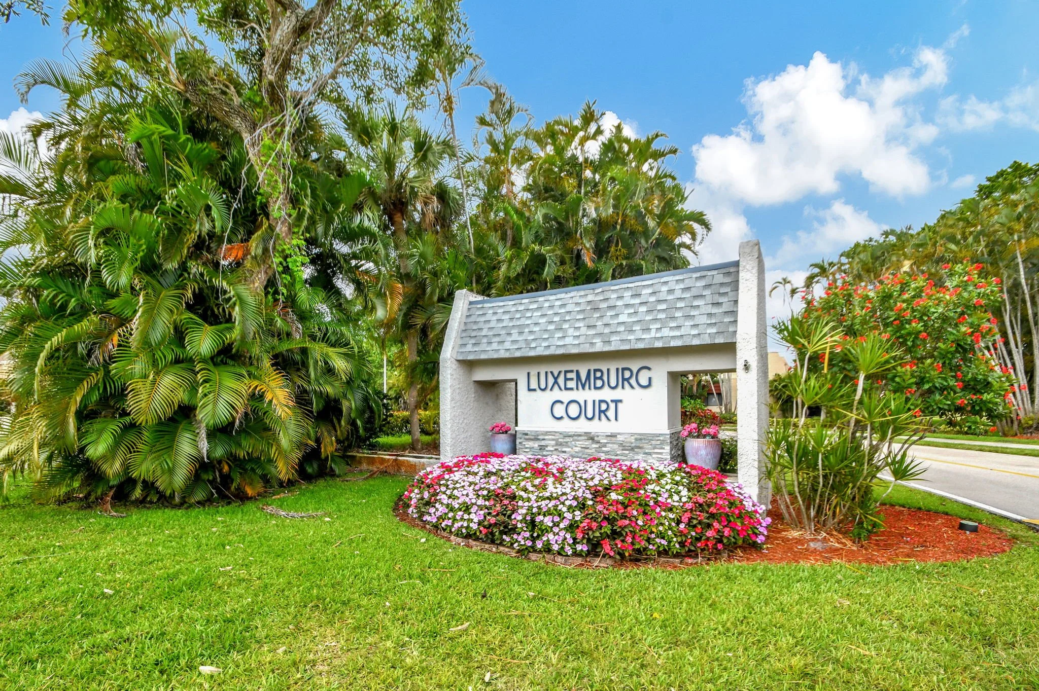 60-Luxemburg Court Sign.JPG