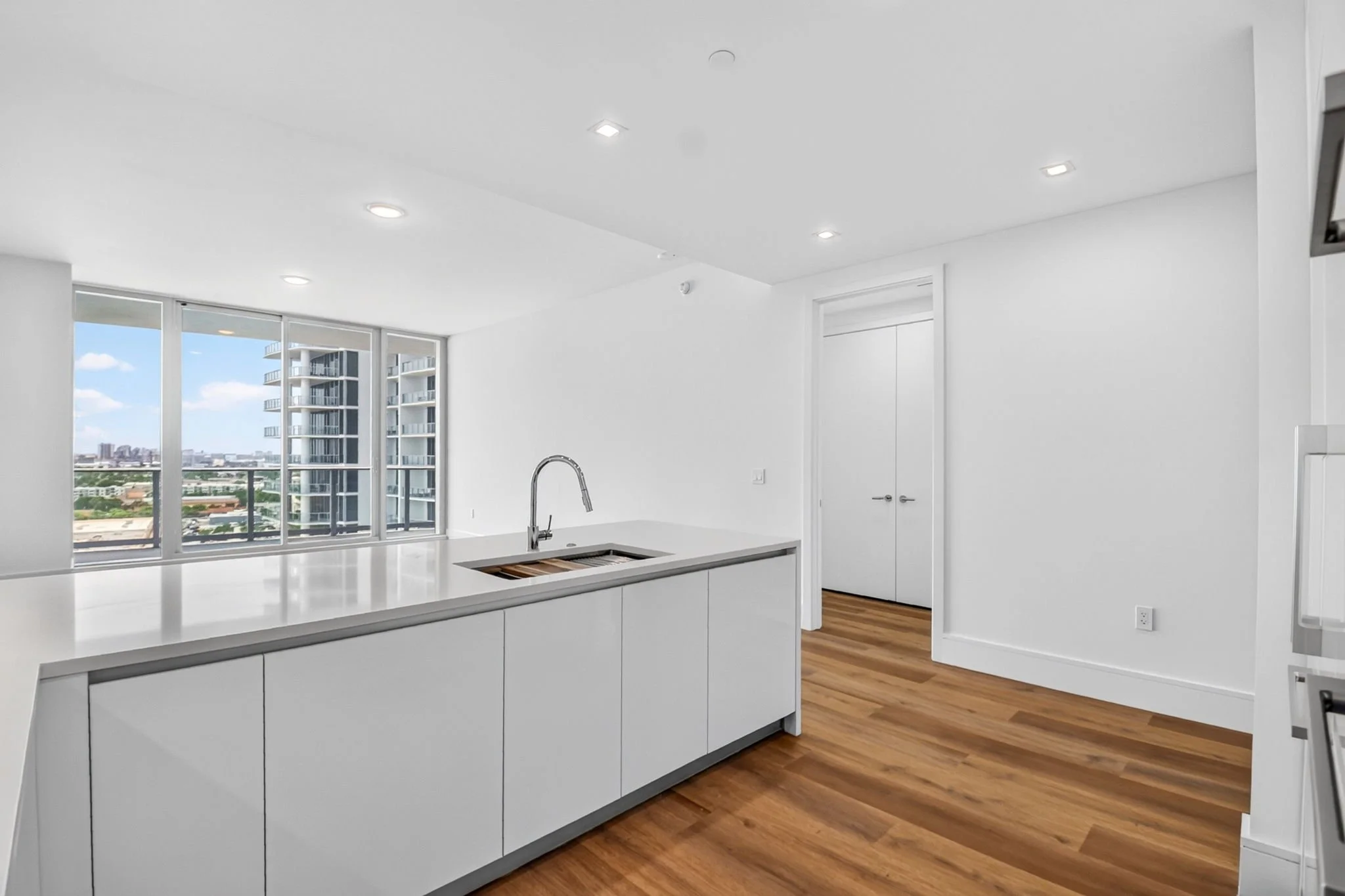 55-Kitchen-220 Lake Shore Dr 1511.jpg