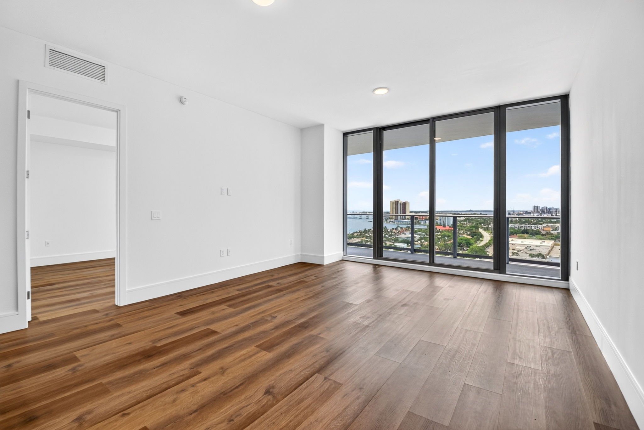 12-Living Area-220 Lake Shore Dr 1511.jpg
