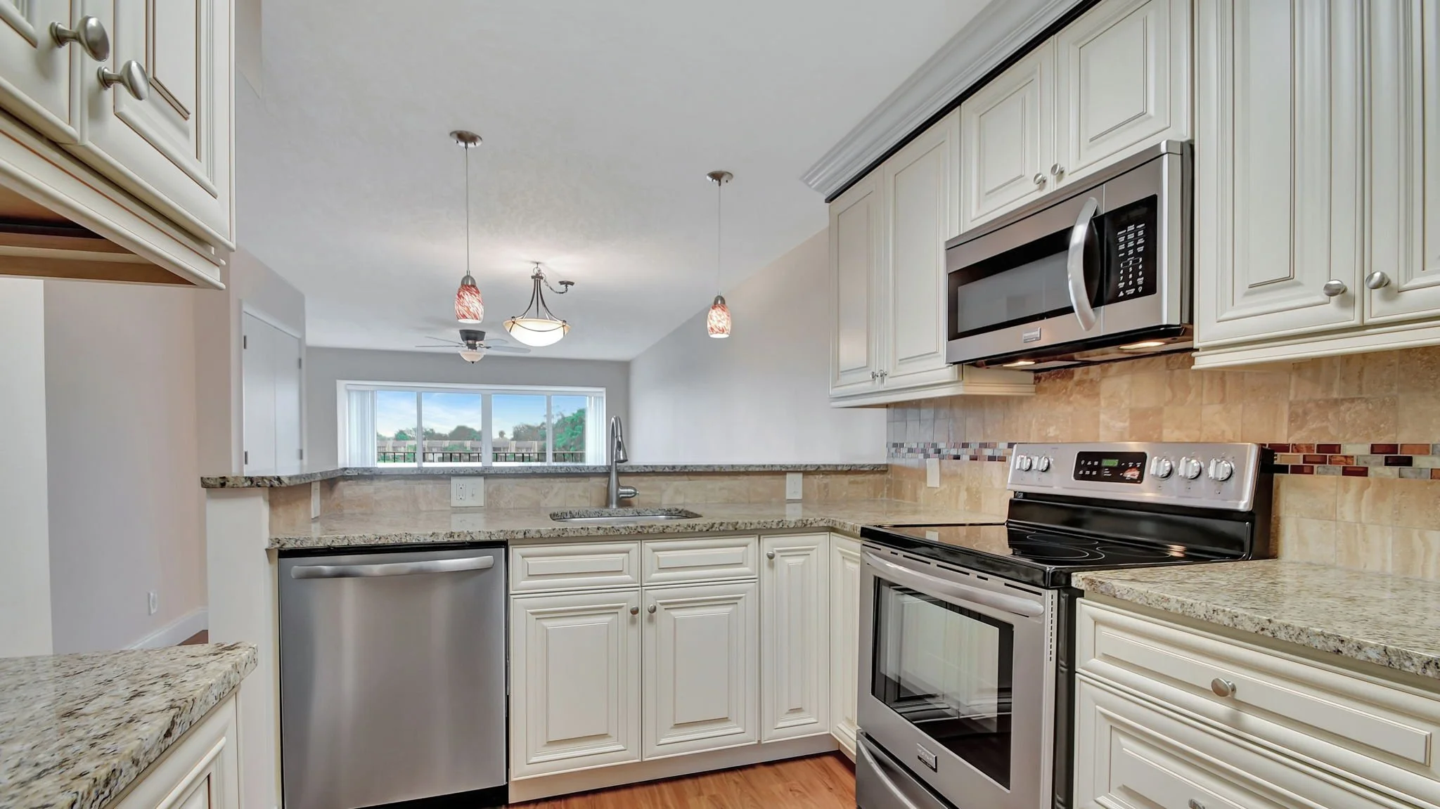 31-Kitchen.jpg
