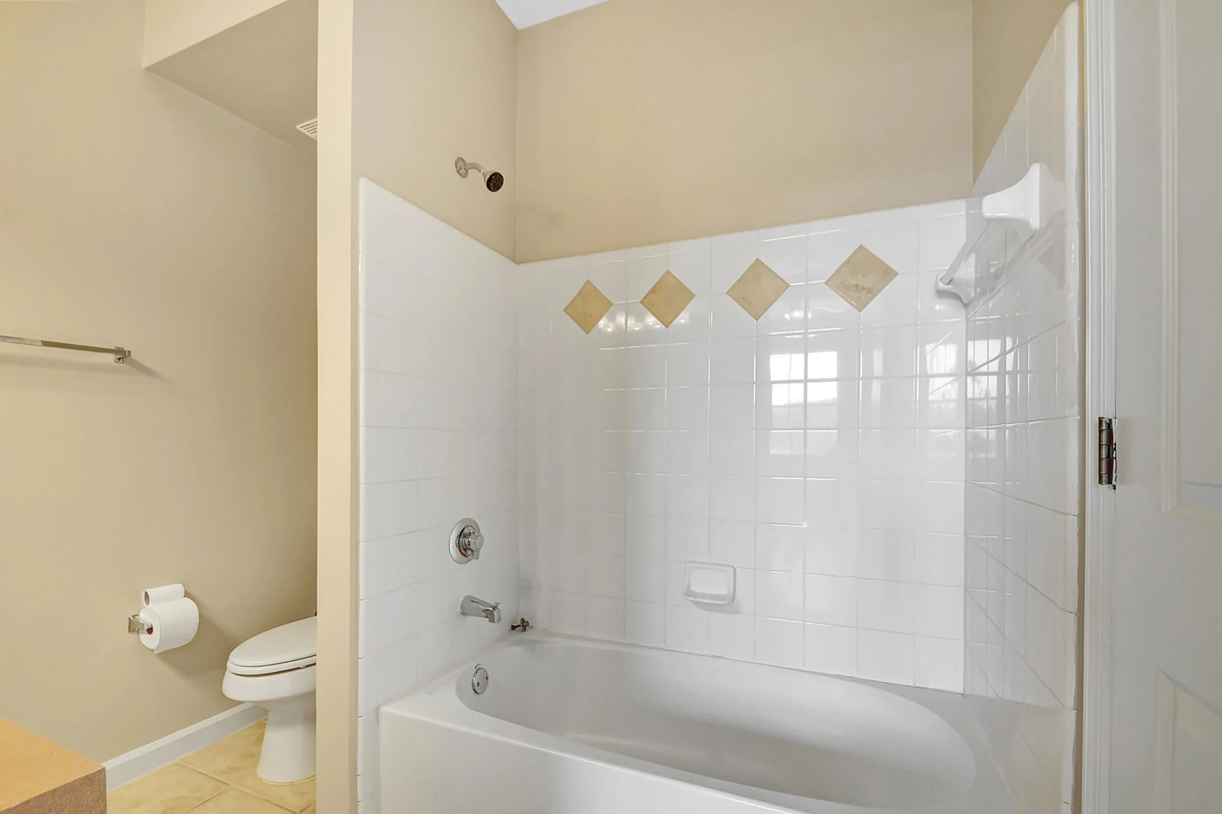 13-Bathroom.jpg