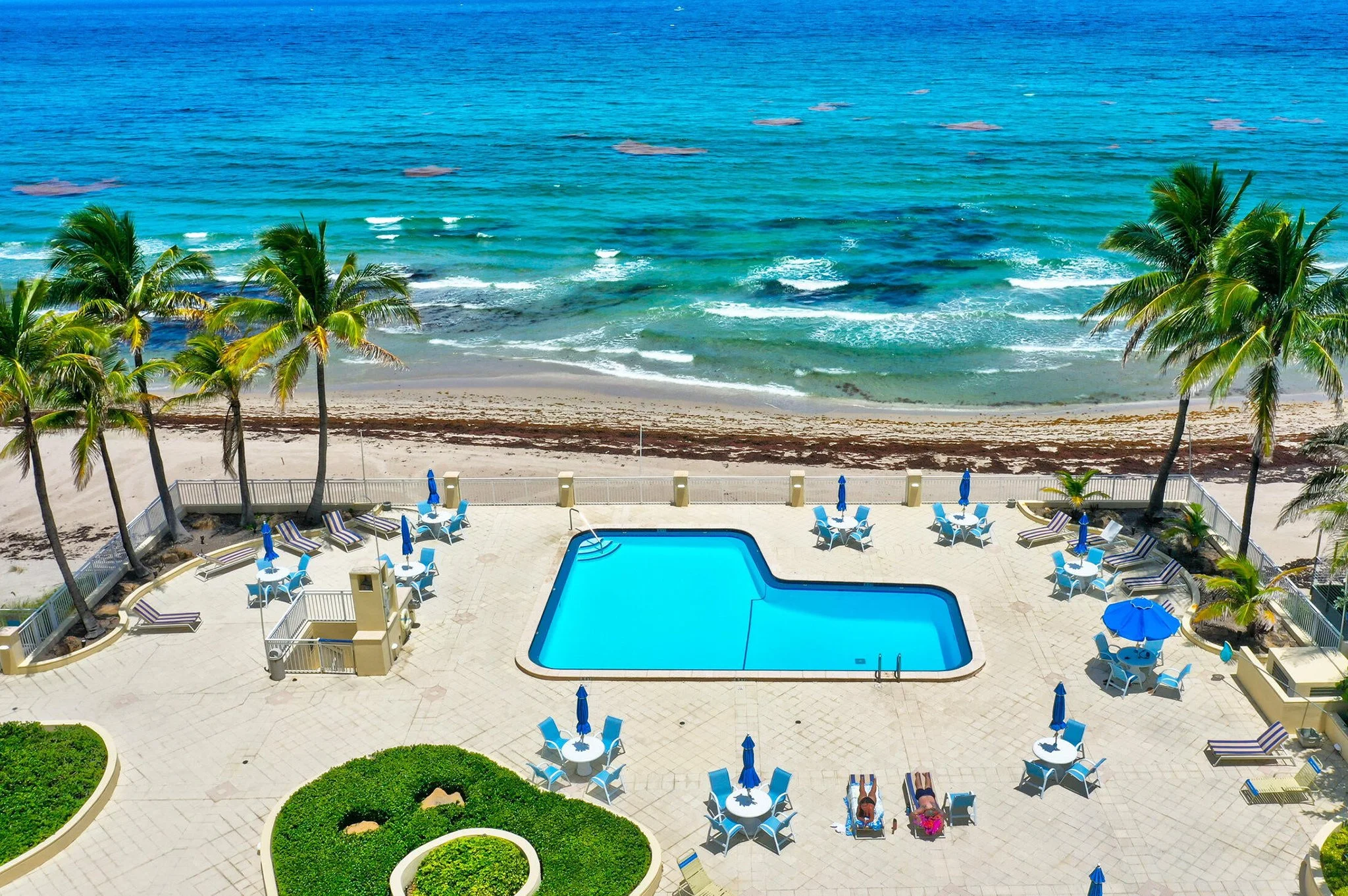 201-Palm Beach-La Bonne Vie-Aerial-Amenities-Pool.jpg