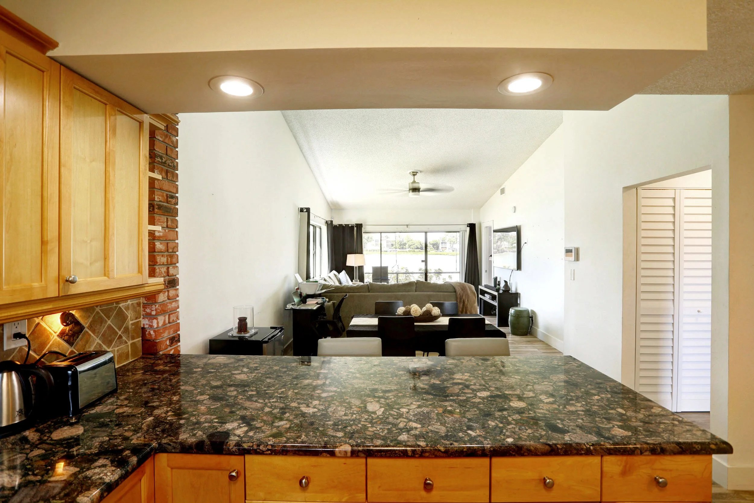 18-Kitchen.jpg
