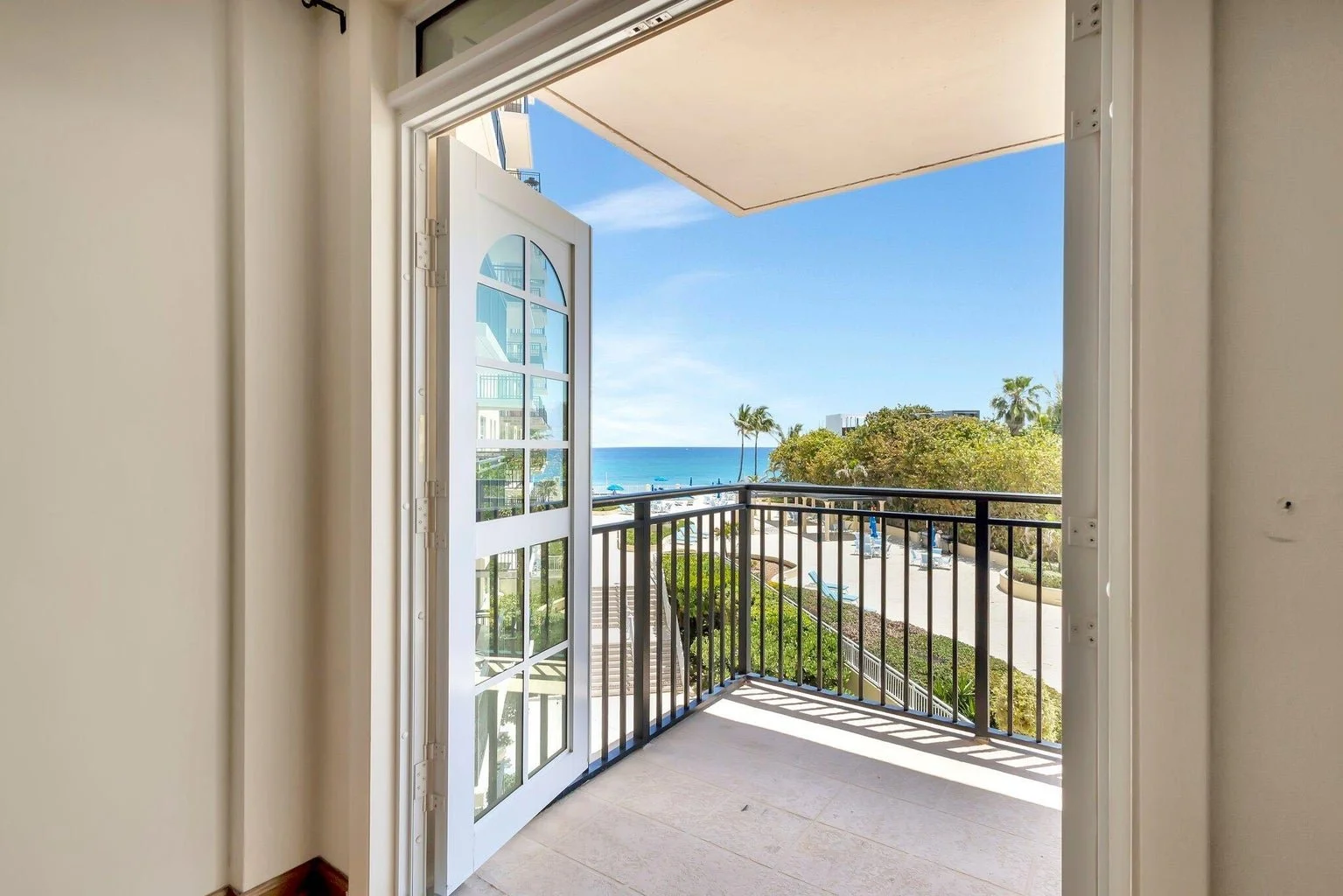 18-Bedroom to Balcony.jpg