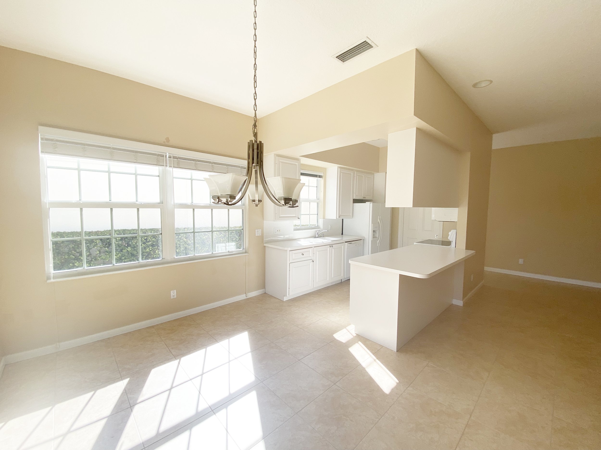 37-Beautiful 3 Bedroom South Florida.jpeg