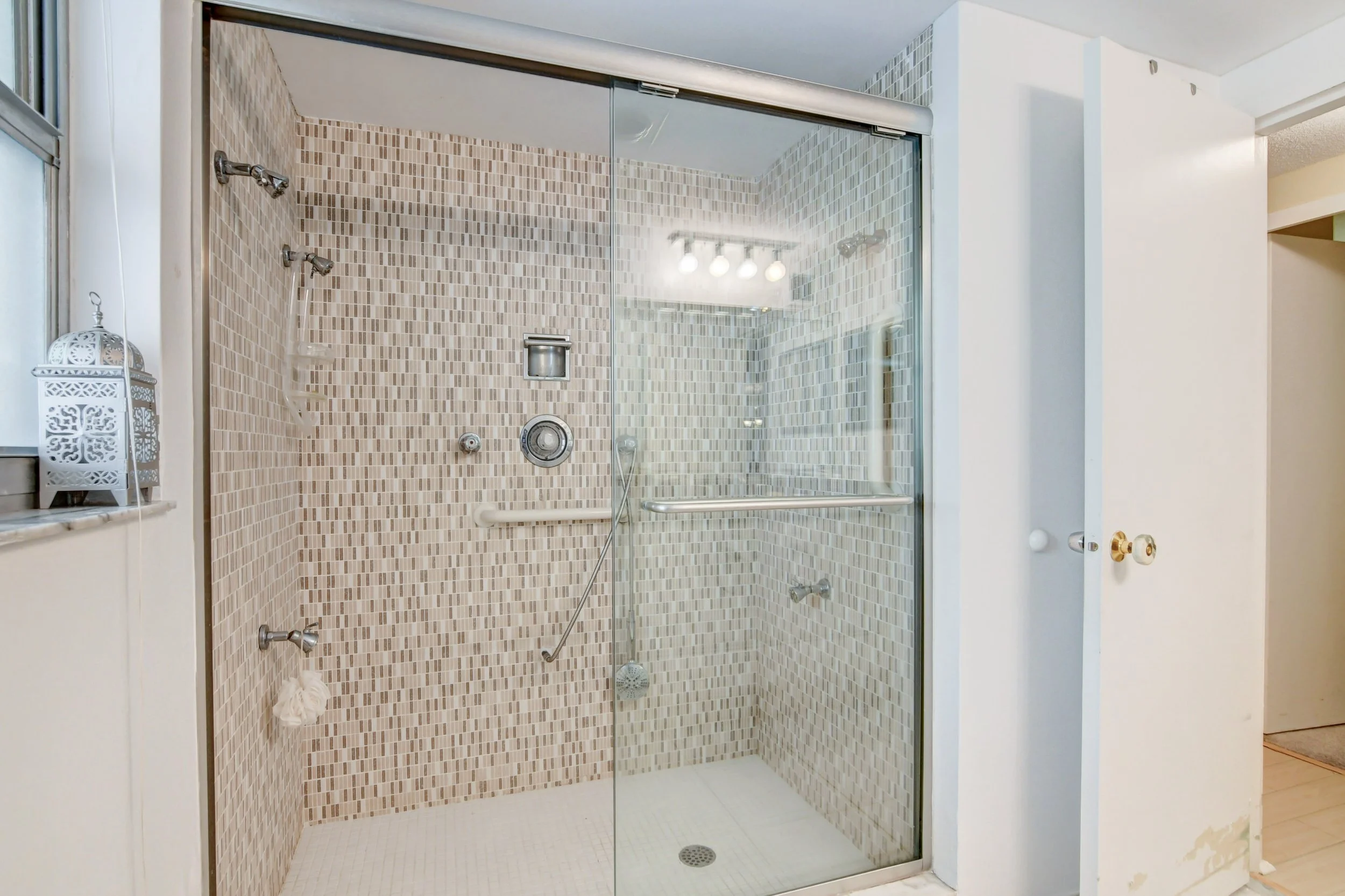 40-Palm Beach-La Bonne Vie-Second bedroom bathroom.jpeg