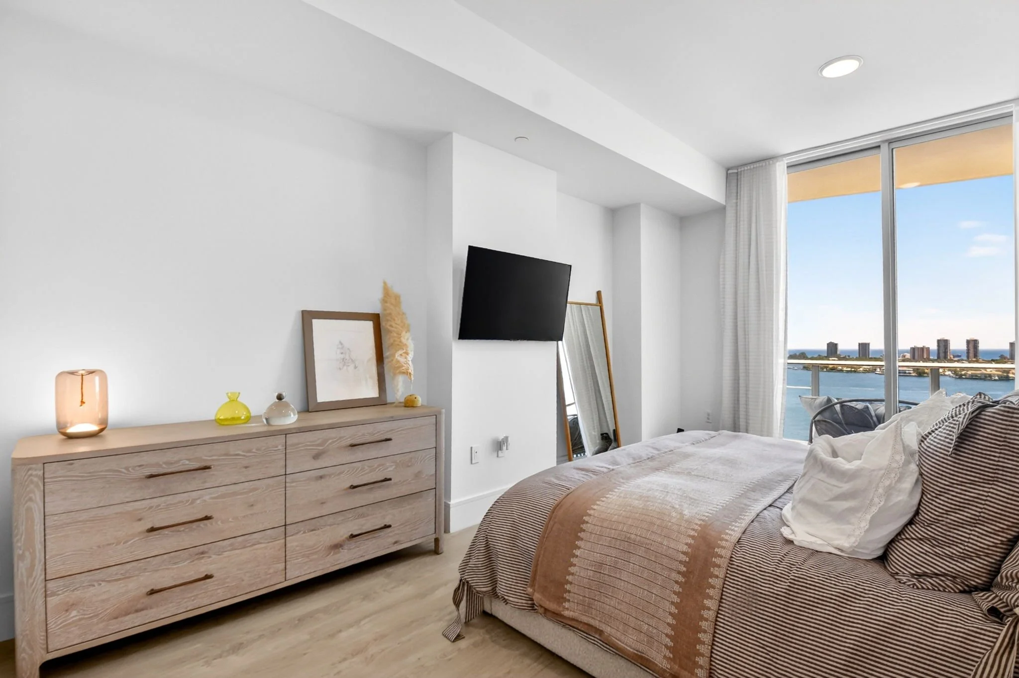 53-Master bedroom.jpg