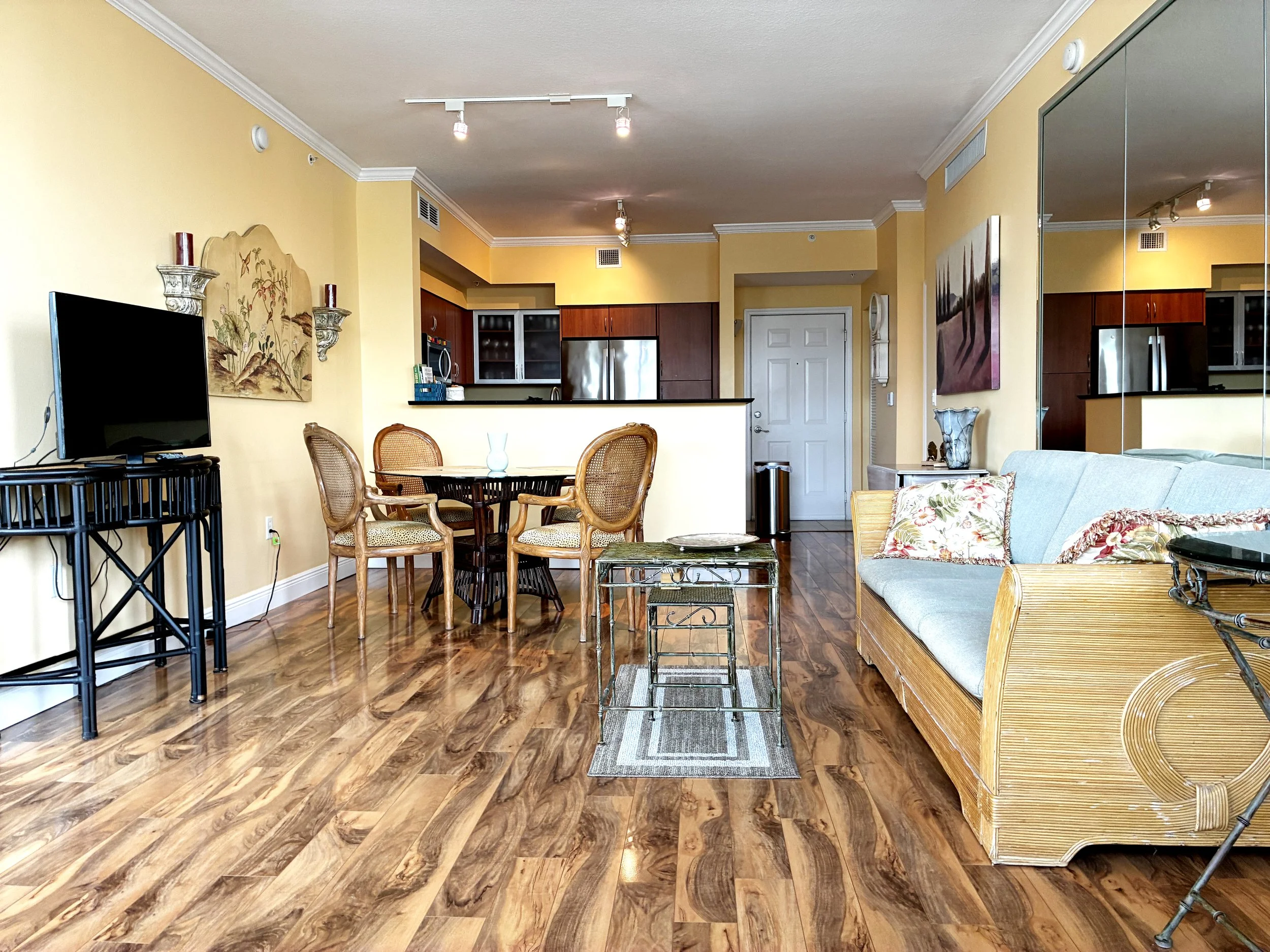 9-Living Room.jpeg