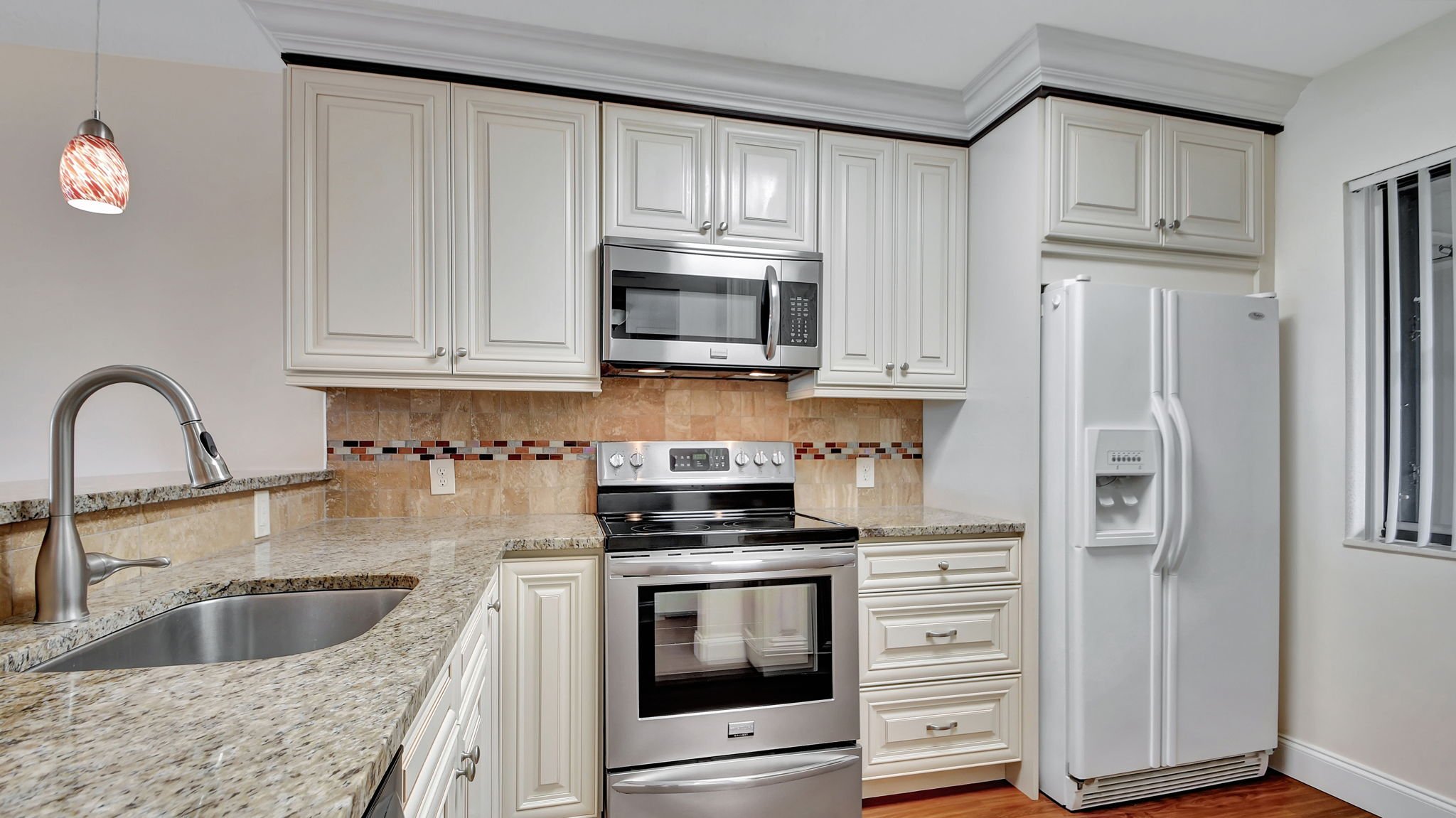 32-Kitchen.jpg