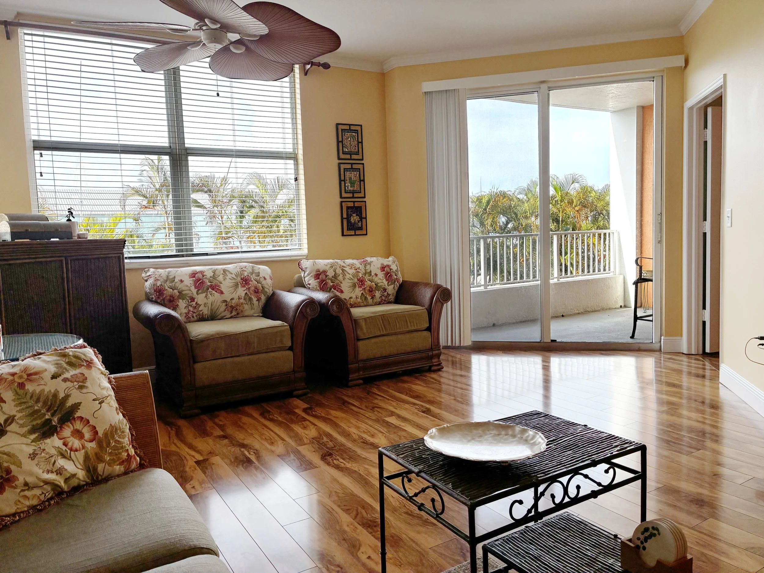 10-Living Room.jpeg