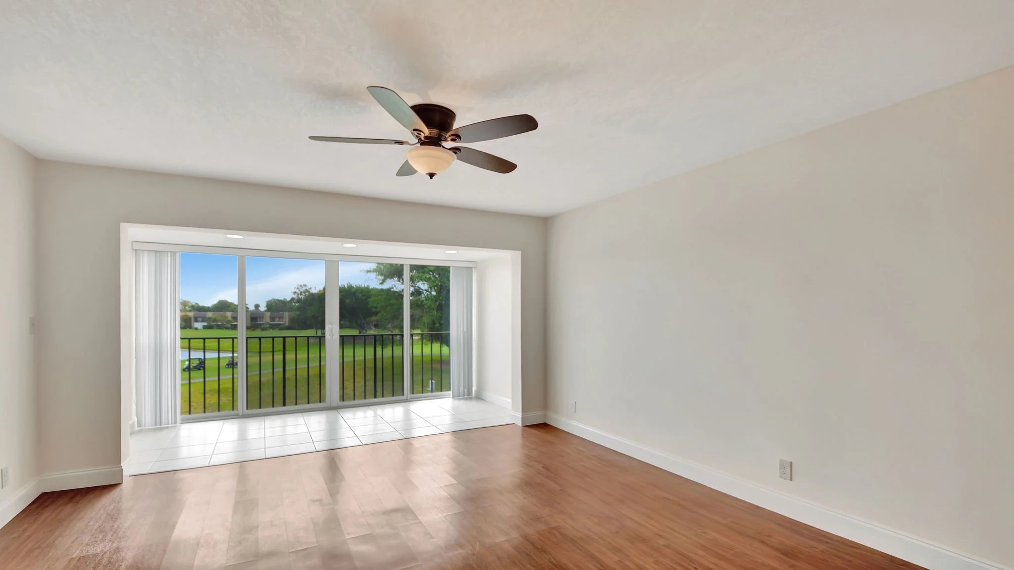 22-Living Area.jpg