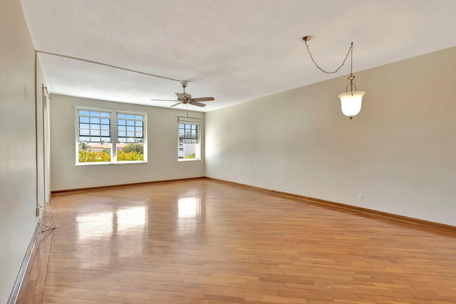 6-Living Area.jpg