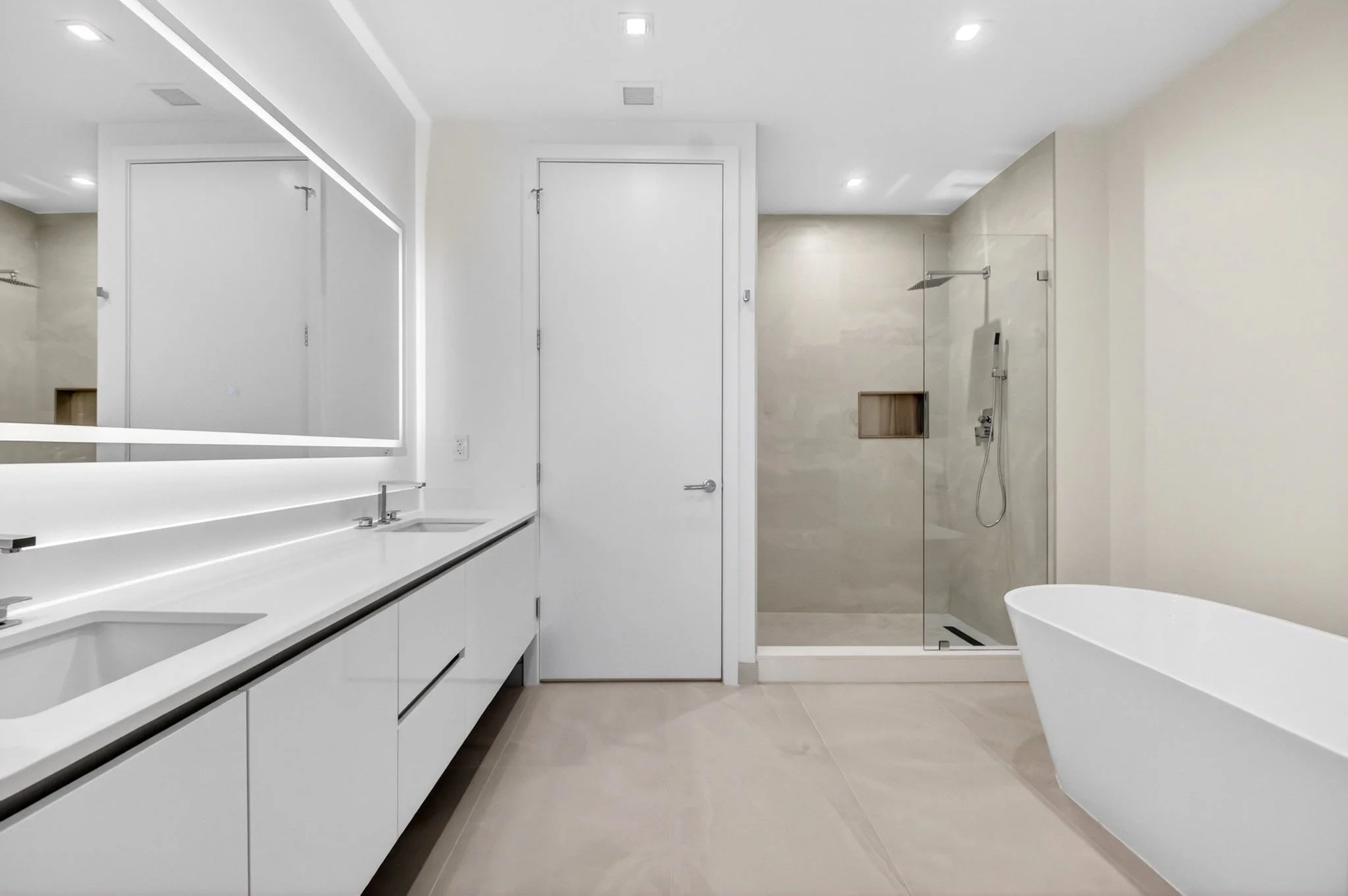 41-Master bathroom.jpg