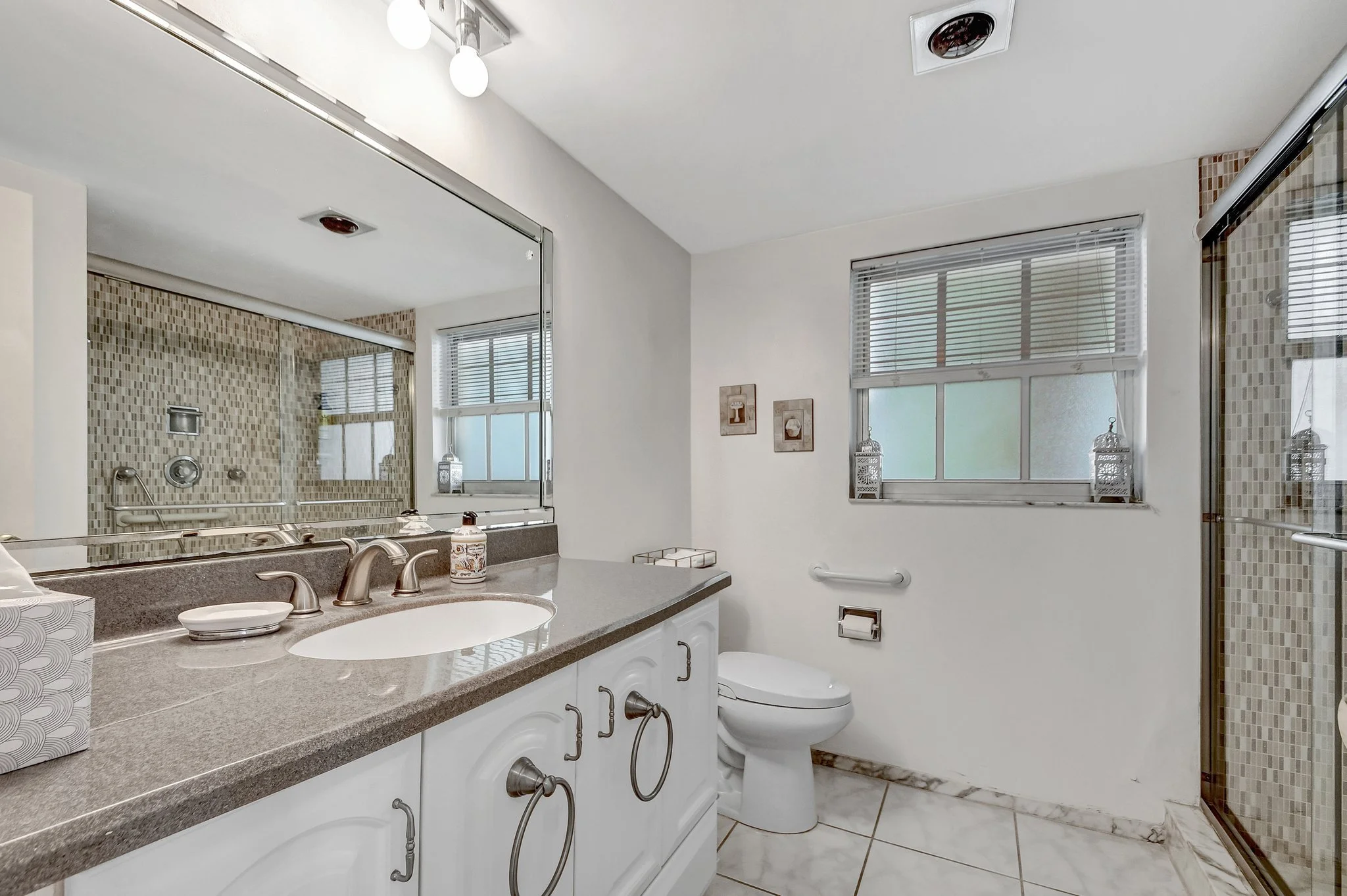 38-Palm Beach-La Bonne Vie-Second bedroom bathroom.jpg