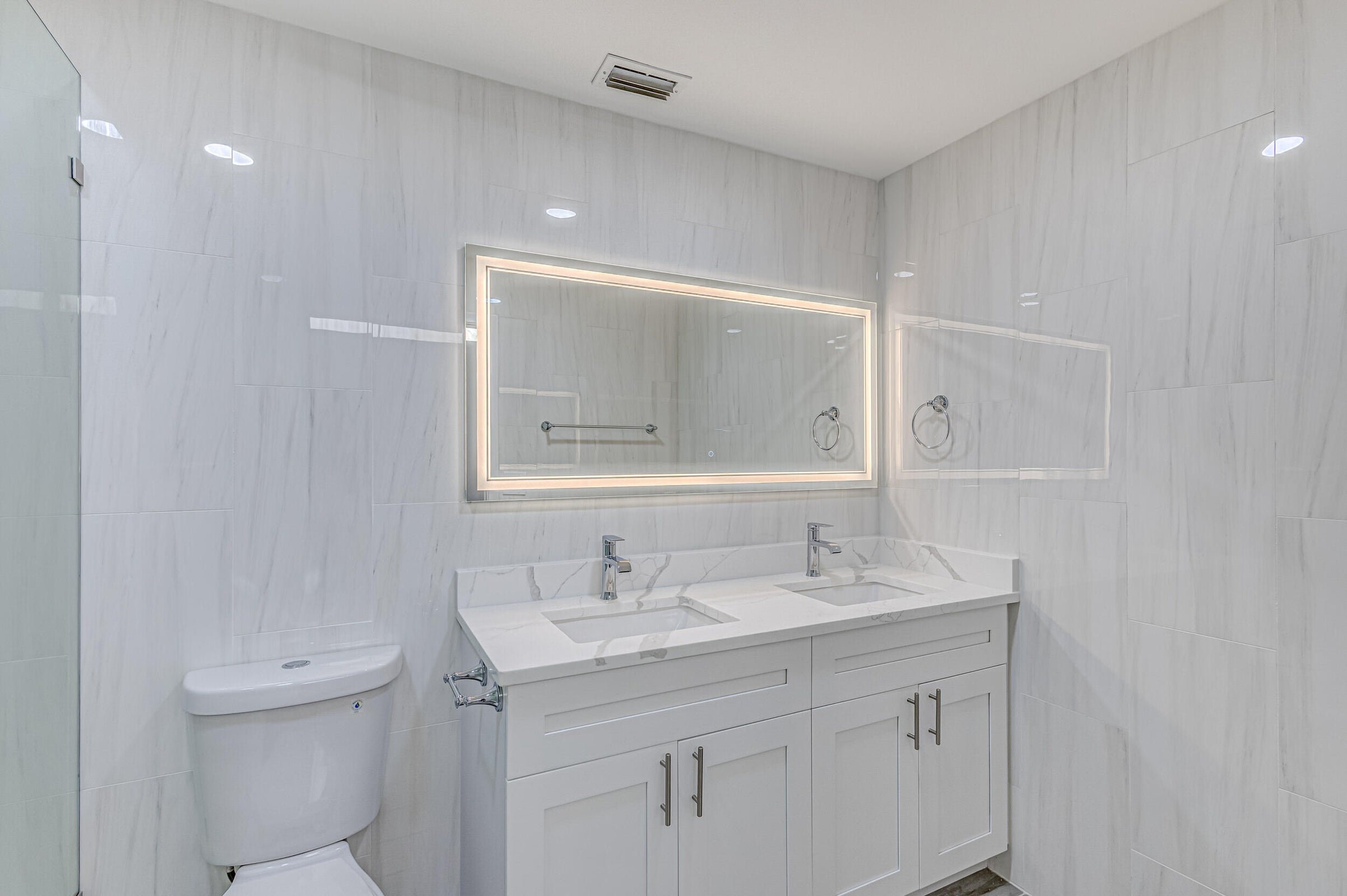 18-Master Bathroom.jpg