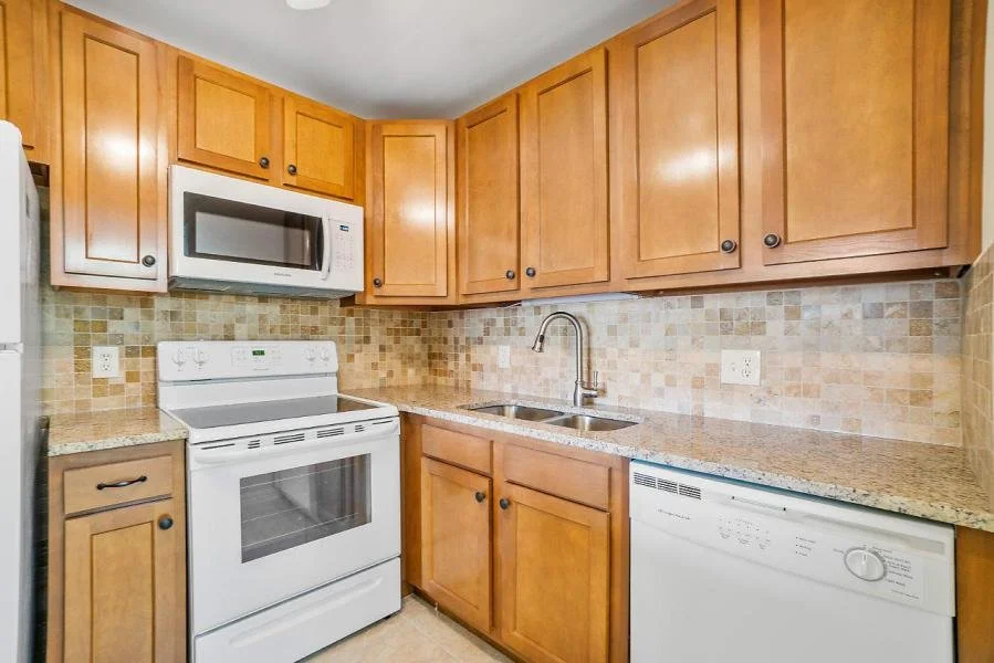 4-Kitchen.jpg