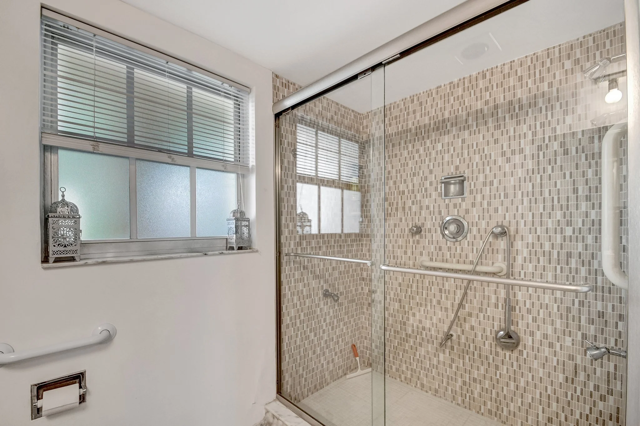 39-Palm Beach-La Bonne Vie-Second bedroom bathroom.jpg