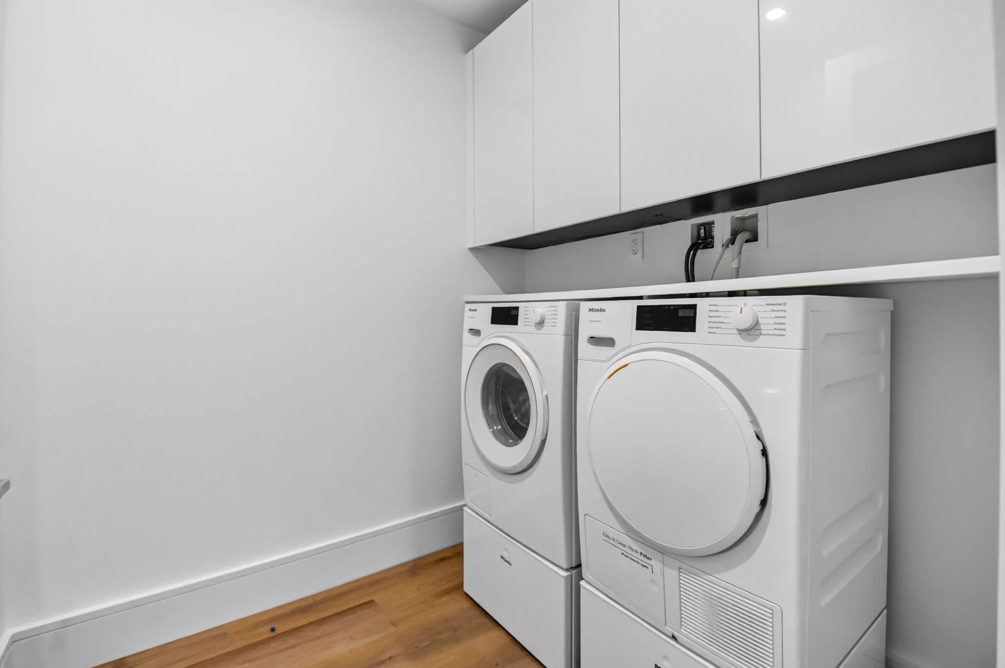 62-Laundry Room-220 Lake Shore Dr 1511.jpg