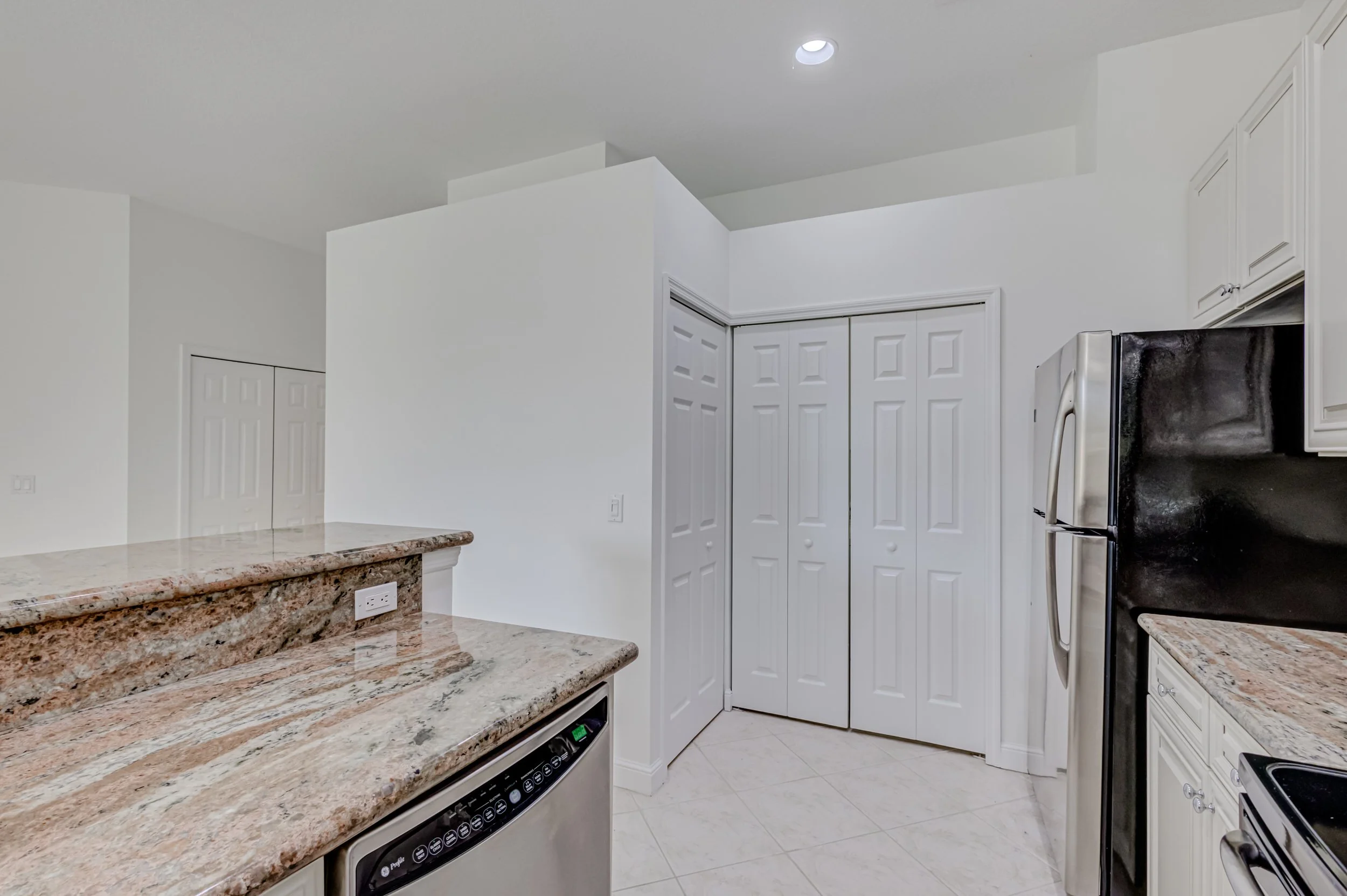19-Kitchen.jpg