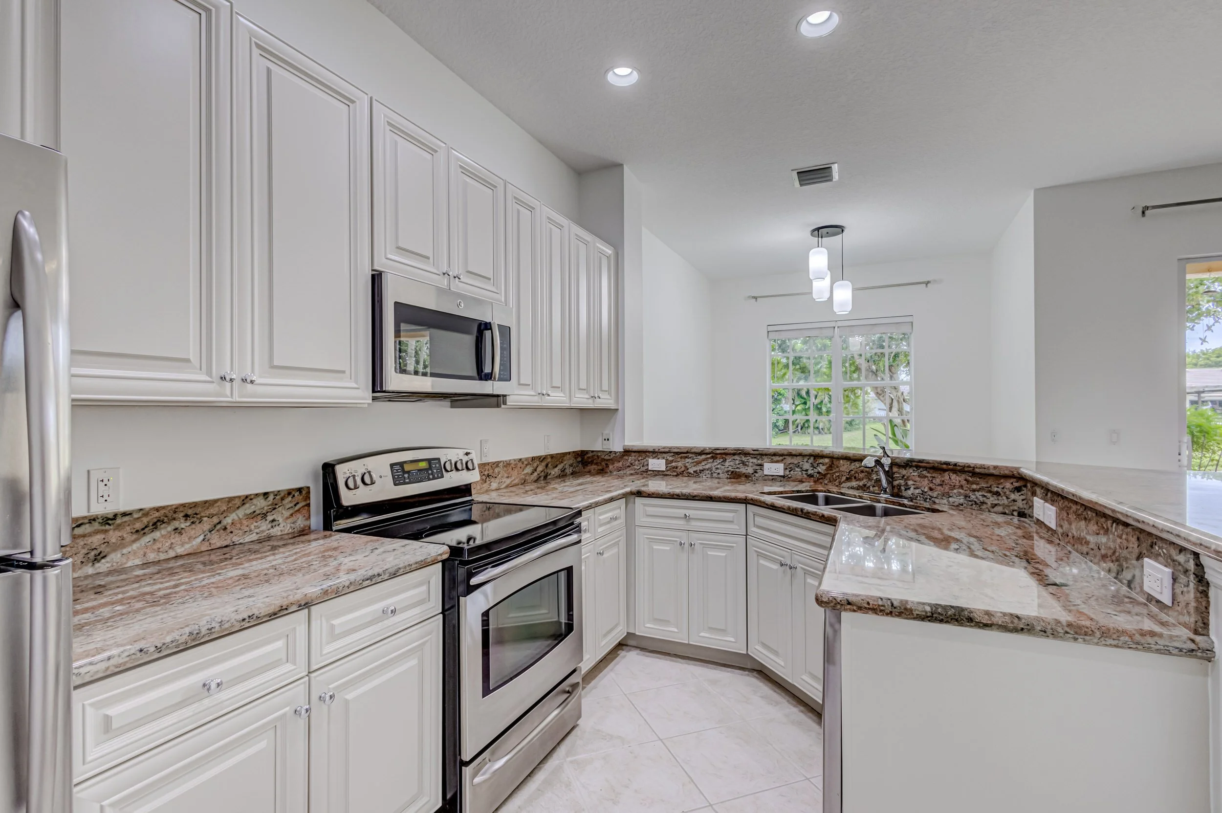 18-Kitchen.jpg